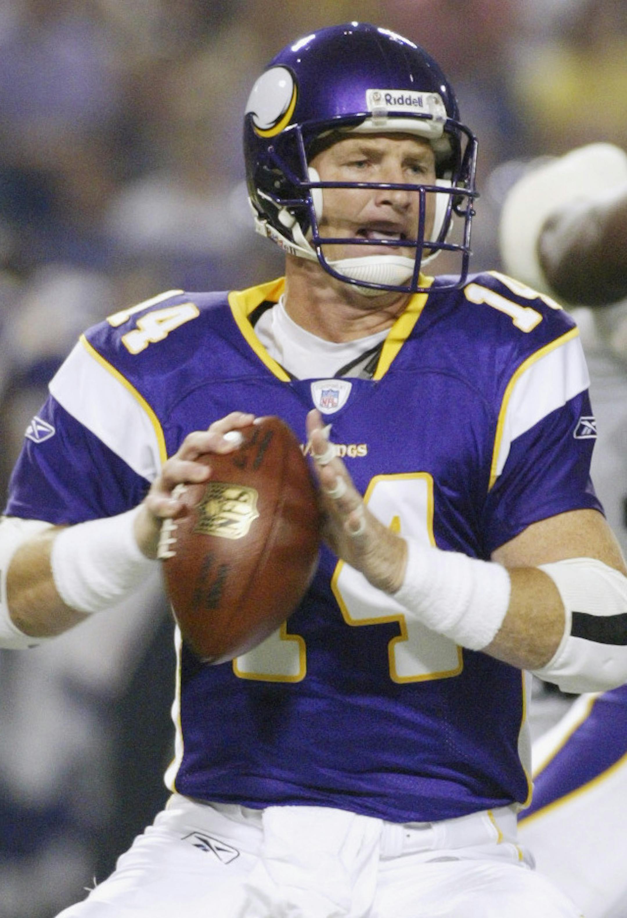 Minnesota Vikings starting quarterback Brad Johnson (14) looks to pass against the Oakland Raiders during of the first half of their preseason game, Monday, Aug. 14, 2006, in Minneapolis. (AP Photo/Paul Battaglia) ORG XMIT: MPD106