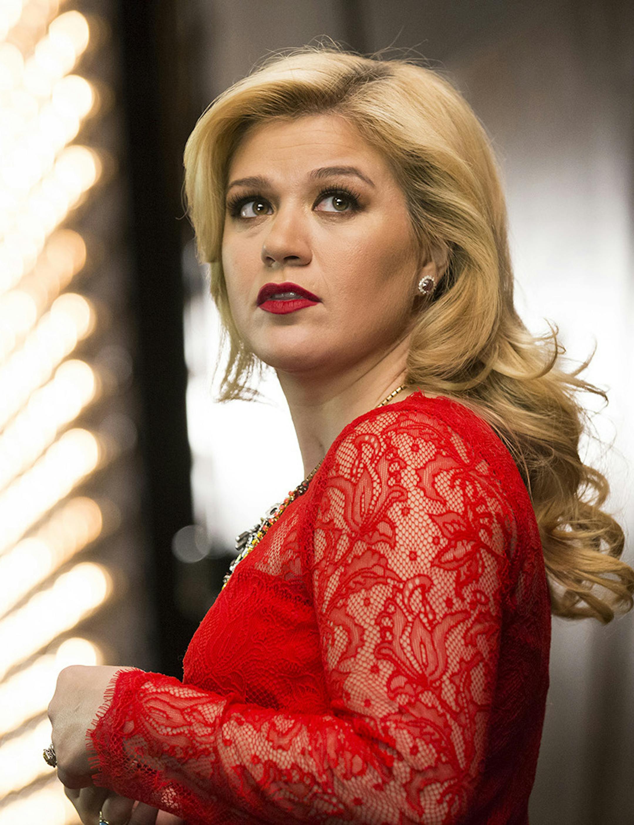 KELLY CLARKSON'S CAUTIONARY CHRISTMAS MUSIC TALE -- Pictured: Kelly Clarkson -- (Photo by: Justin Lubin/NBC) ORG XMIT: Season:2013