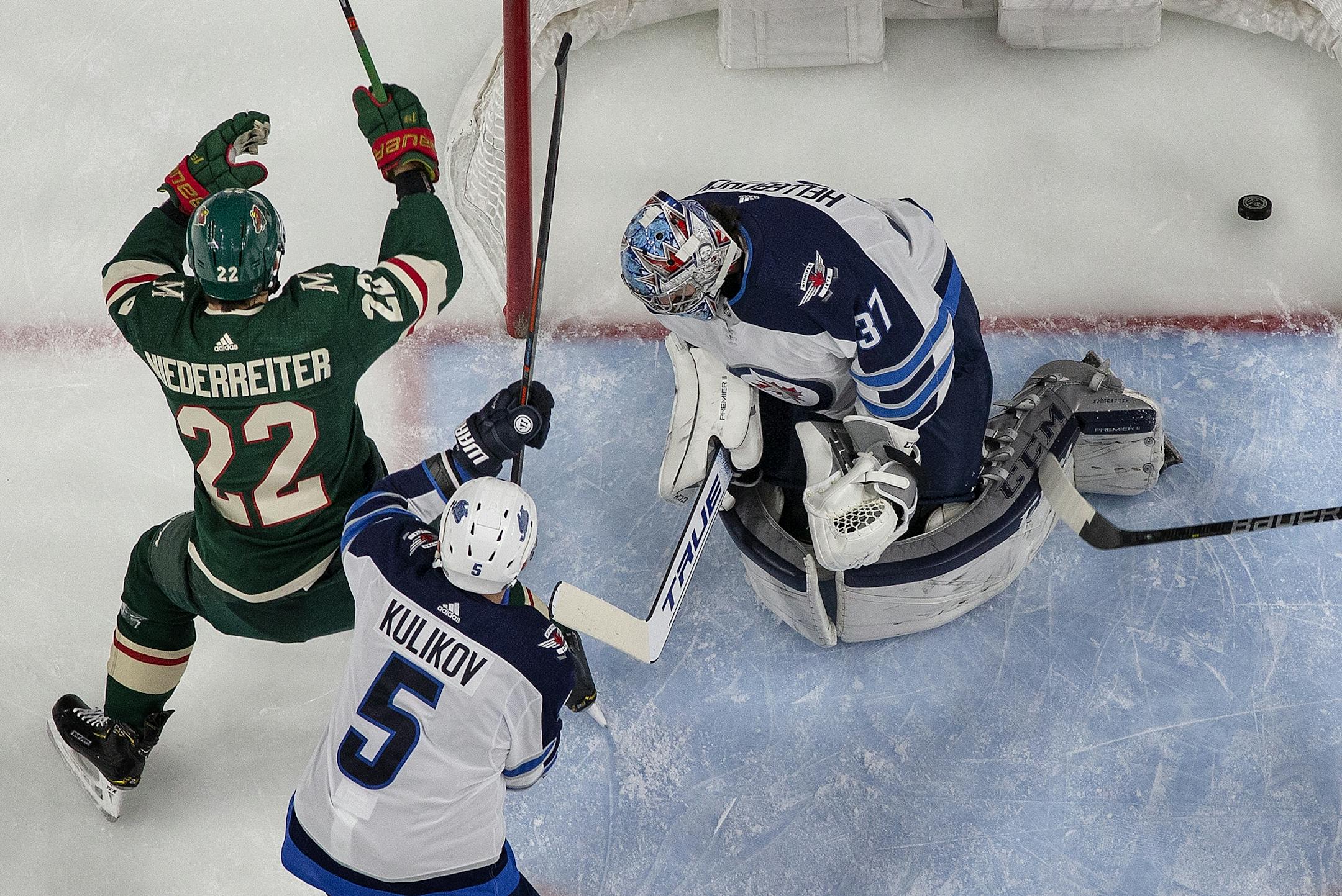Nino Niederreiter celebrated a goal by Jordan Greenway in the first period.