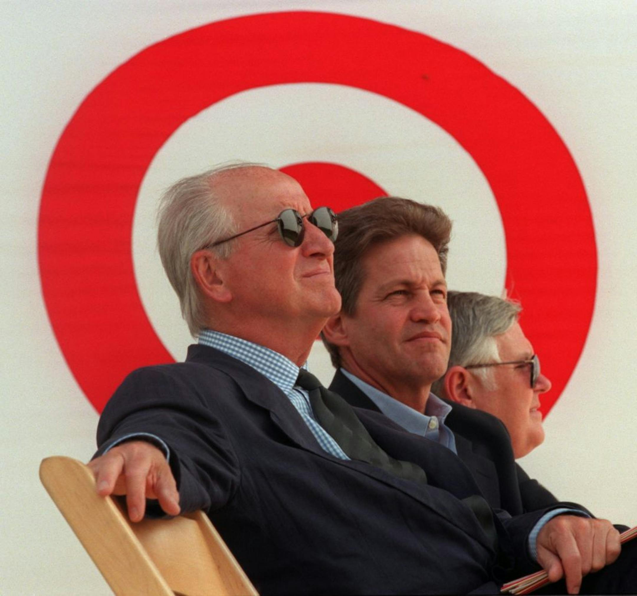 Michael Graves (left) in 2001