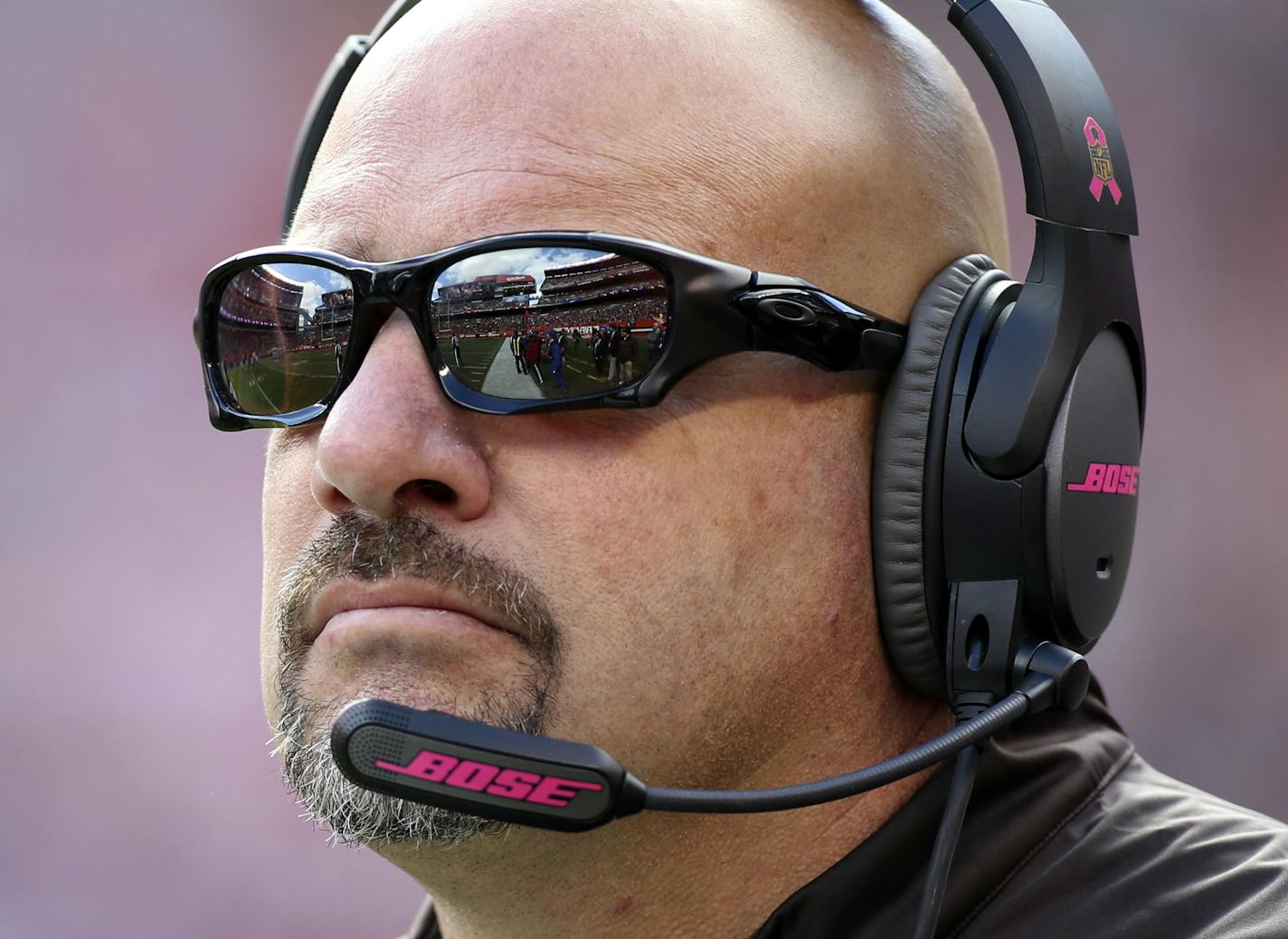 Cleveland Browns head coach Mike Pettine watches the first half of an NFL football game against the Denver Broncos, Sunday, Oct. 18, 2015, in Cleveland. (AP Photo/Aaron Josefczyk)