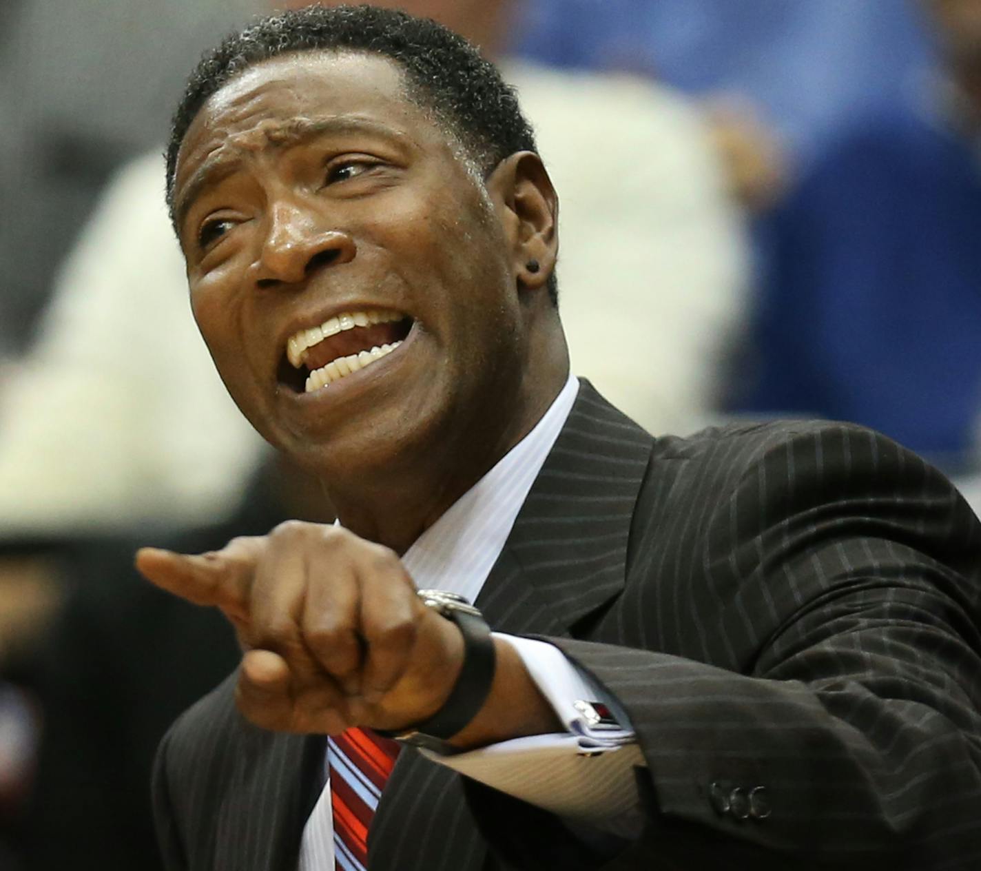 Minnesota Timberwolves head coach Sam Mitchell yelled instruction to his team at Target Center Tuesday November 10, 2015 in Minneapolis, MN. ] The Minnesota Timberwolves hosted the Charlotte Hornets Tuesday night at Target Center. Jerry Holt/ Jerry.Holt@Startribune.com