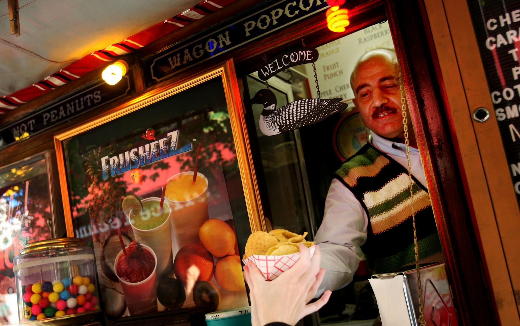 Jeffrey Thompson &#xef;&#xa7;jthompson@startribune.com Minneapolis, MN - Oct. 8, 2008 - 00005227A] Sam&#xa7;Fawzy,&#xa7;52, who runs a snack stand in downtown Minneapolis, has taken it upon himself to manage his own money as the economy has shifted.