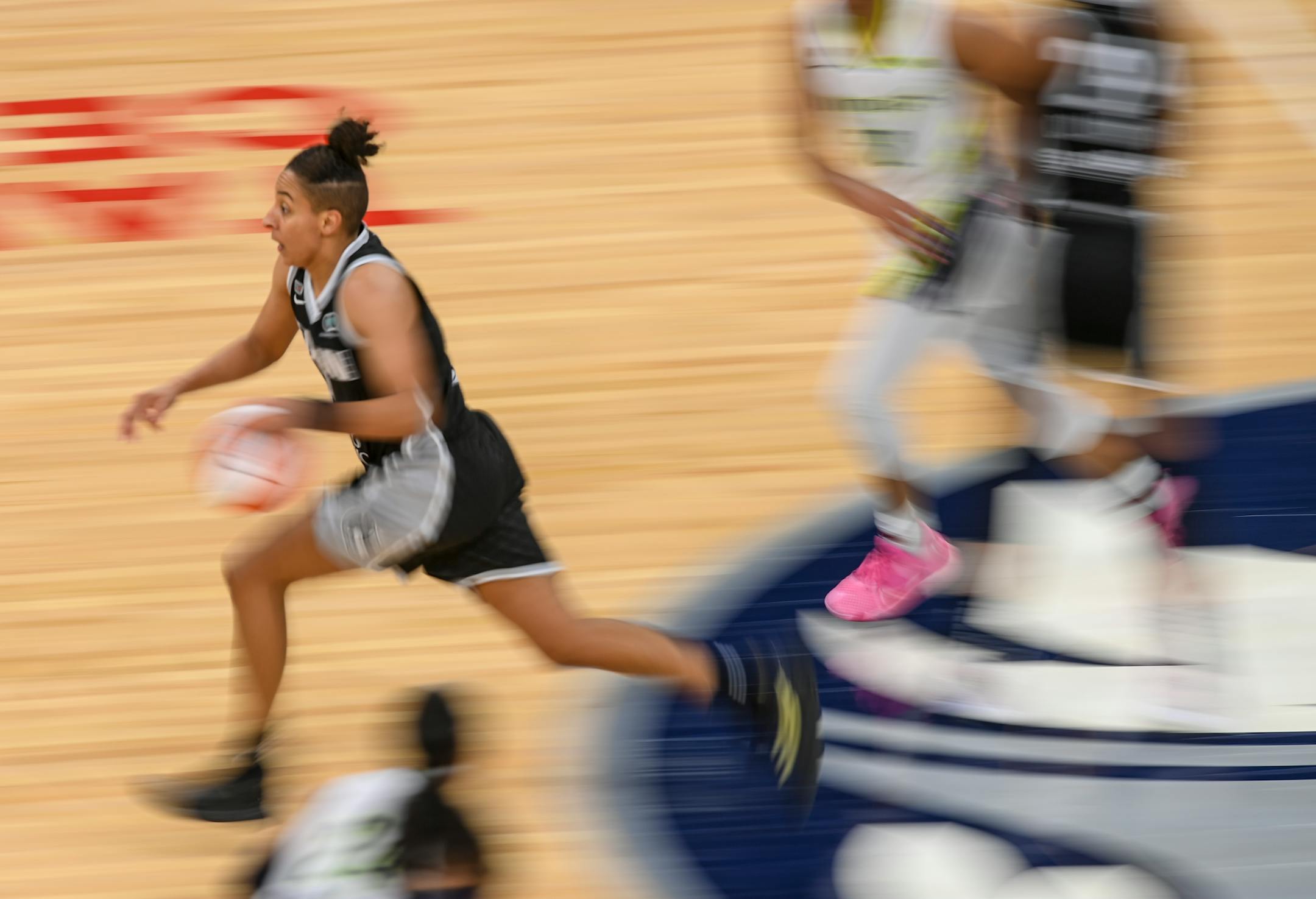 Minnesota Lynx guard Layshia Clarendon moved the ball in the second half against the Dallas Wings.