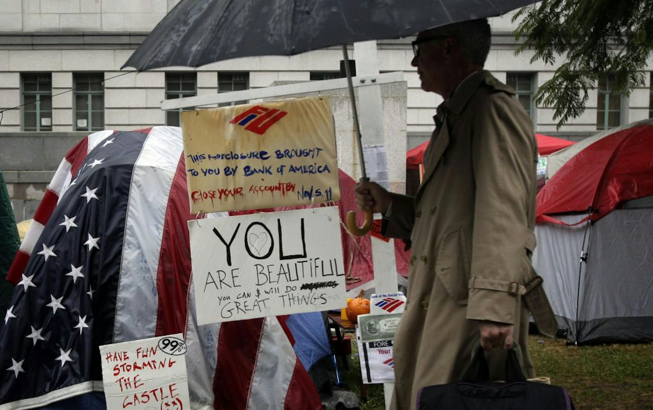 Occupy LA protesters continue to camp out on the lawn of Los Angeles City Hall as demonstrators across the country show their anger over the wobbly economy.
