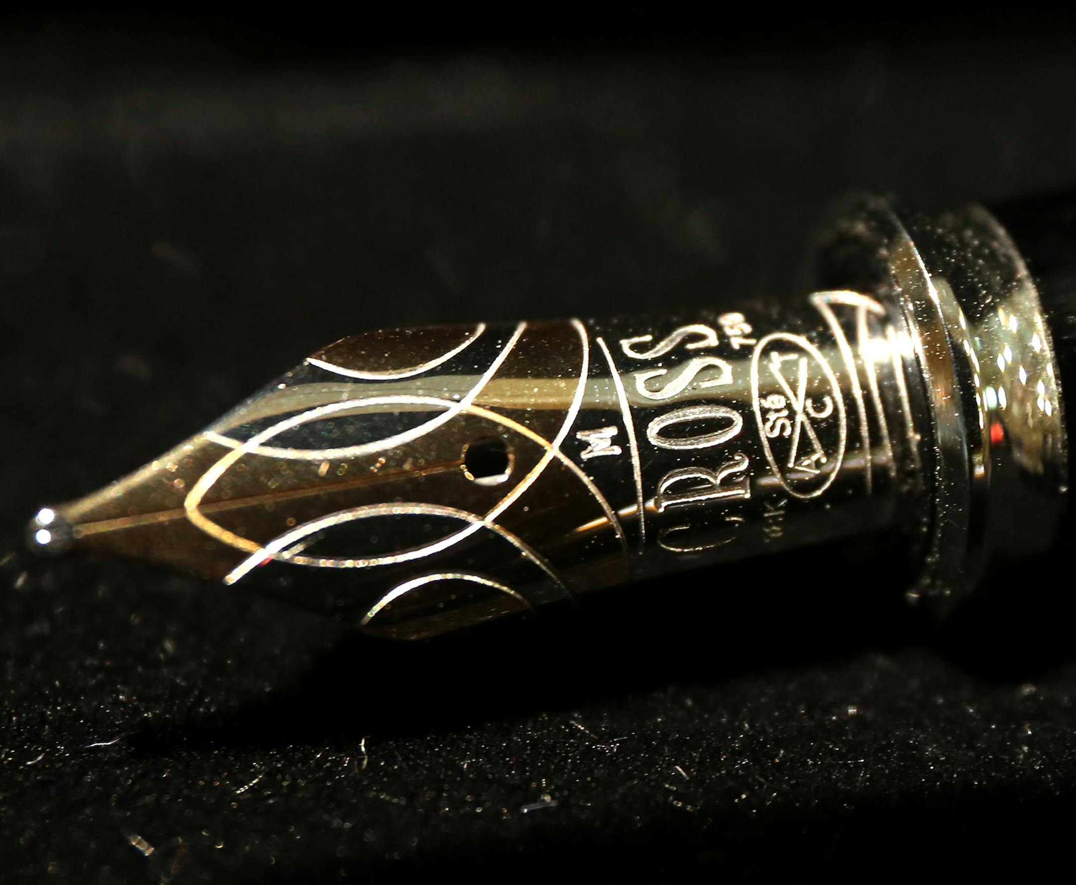 The nib or tip of a Cross fountain pen. (Phil Velasquez/Chicago Tribune/TNS) ORG XMIT: 1180143