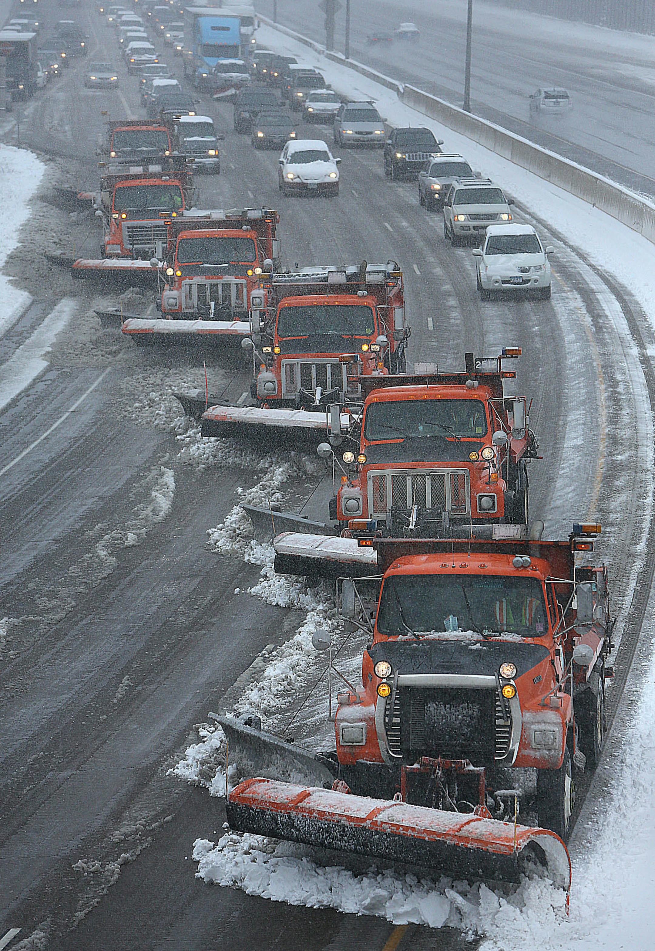 Snow plows teamed up to clear snow from the west bound lanes of Interstate 94 near Burns Ave. in St. Paul. ] (JIM GEHRZ/STAR TRIBUNE) / April 11, 2013 / 9:00 AM Minneapolis, MN &#x201a;&#xc4;&#xec; BACKGROUND INFORMATION- A late-season snow storm hit Minnesota and the Twin Cities, dumping several inches of new snow across area.