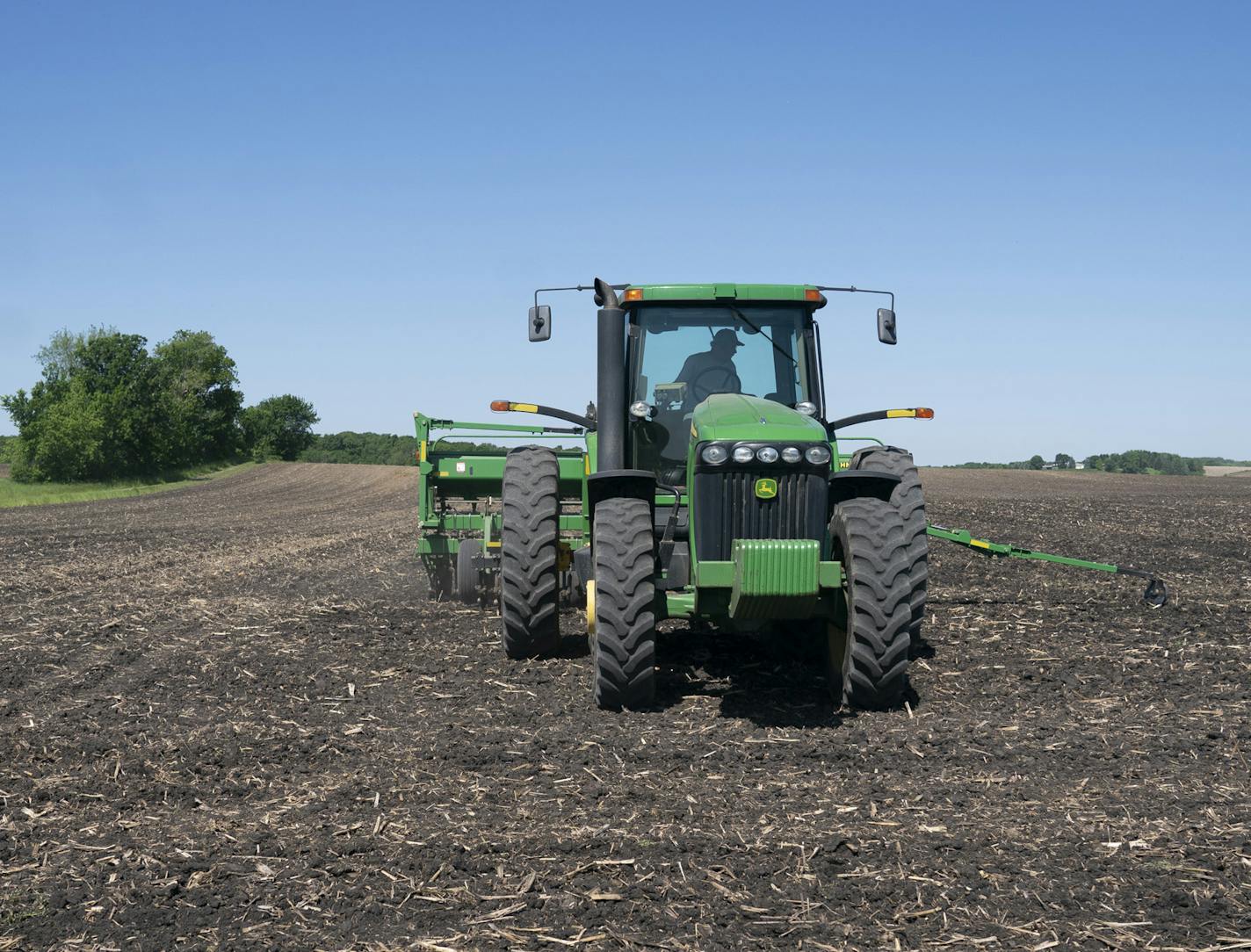 Larry Salaba teamed up with his neighbor Brent Fuchs to plant soybeans on land around their properties in Faribault, Minn., on Monday, June 10, 2019. ] RENEE JONES SCHNEIDER &#xa5; renee.jones@startribune.com