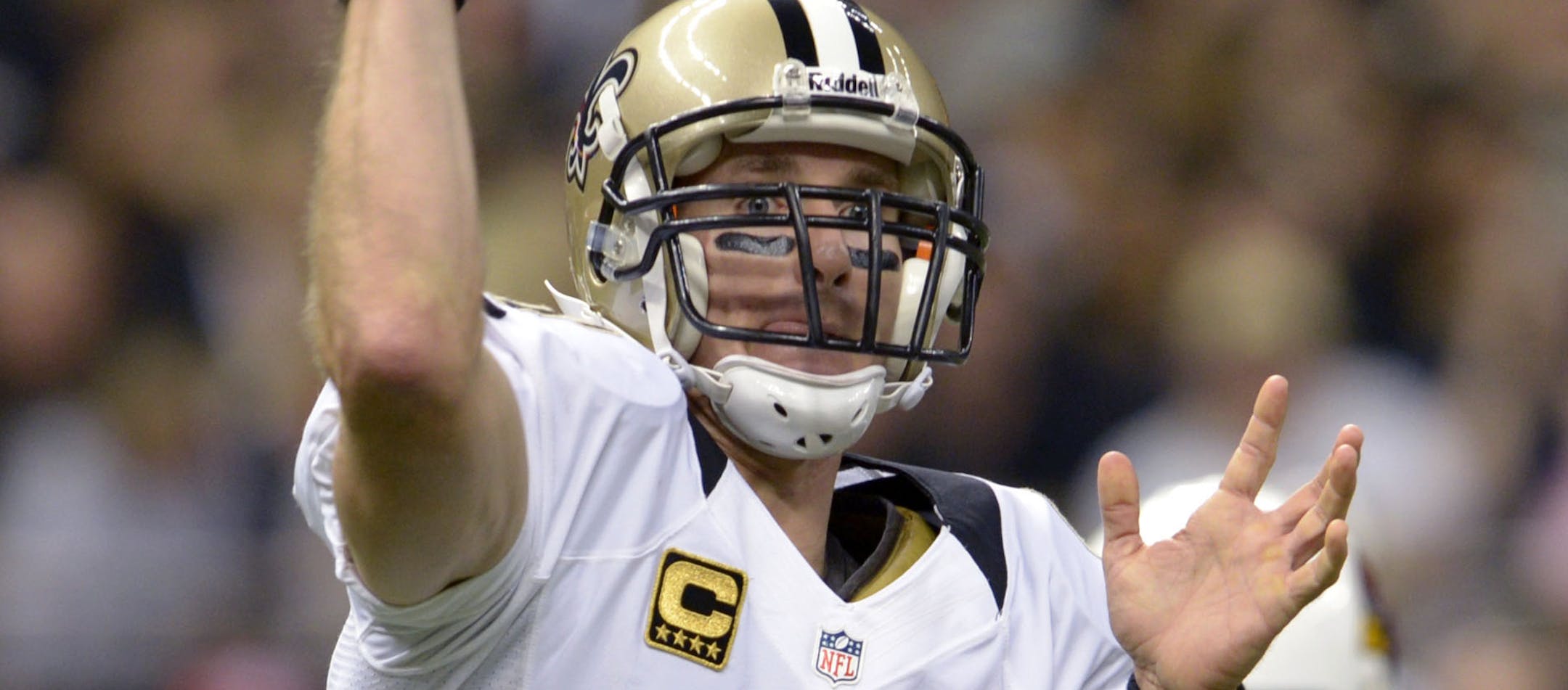 New Orleans Saints quarterback Drew Brees (9) passes in the first half of an NFL football game against the Arizona Cardinals in New Orleans, Sunday, Sept. 22, 2013. (AP Photo/Bill Feig)
