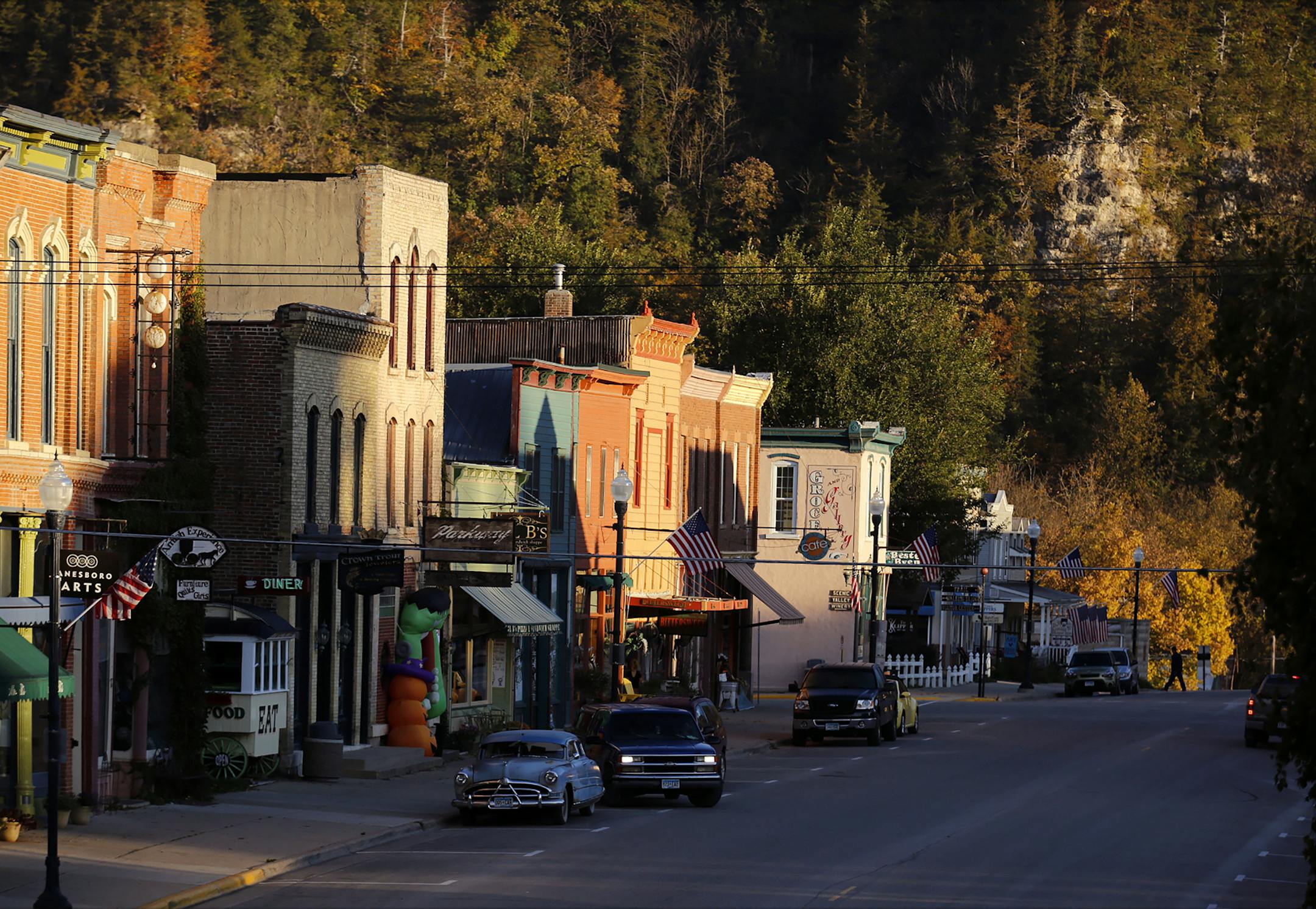 Lanesboro, nestled below the bluffs of the Root River Valley. ] Minnesota State of Wonders travel Project - South East Minnesota Bluff Country. BRIAN PETERSON ‚Ä¢ brian.peterson@startribune.com Lanesboro, MN 10/13/14