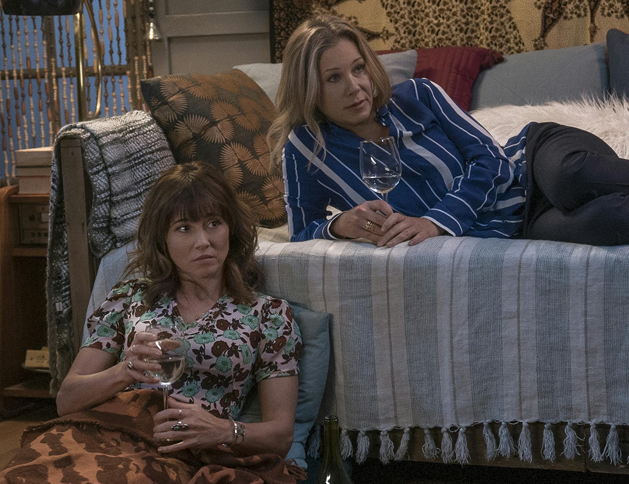 Linda Cardellini and Christina Applegate in "Dead to Me."
credit: Saeed Adyani / Netflix ORG XMIT: f