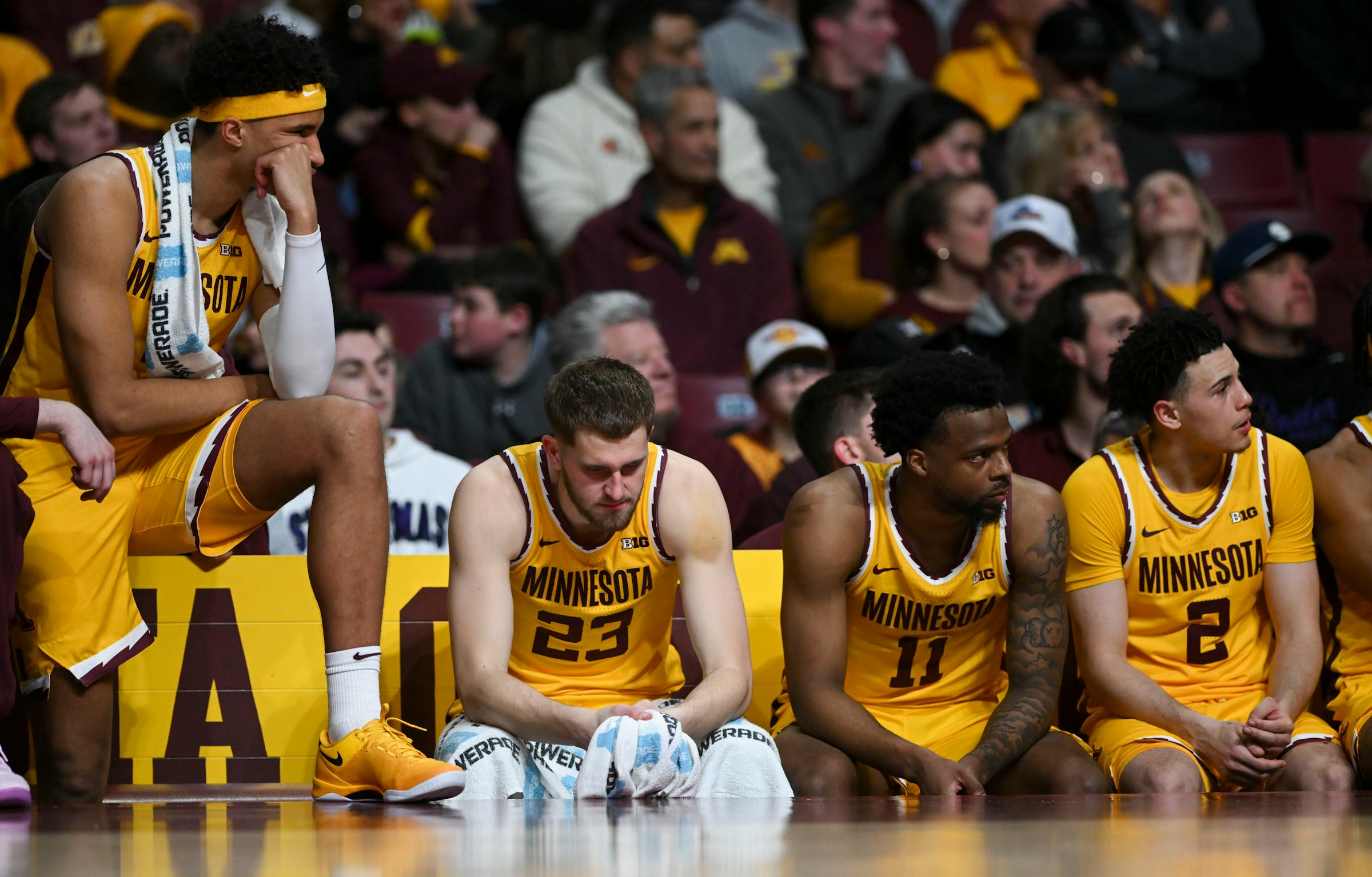 Gophers men’s basketball team tries but fails to add a home highlight against Wisconsin