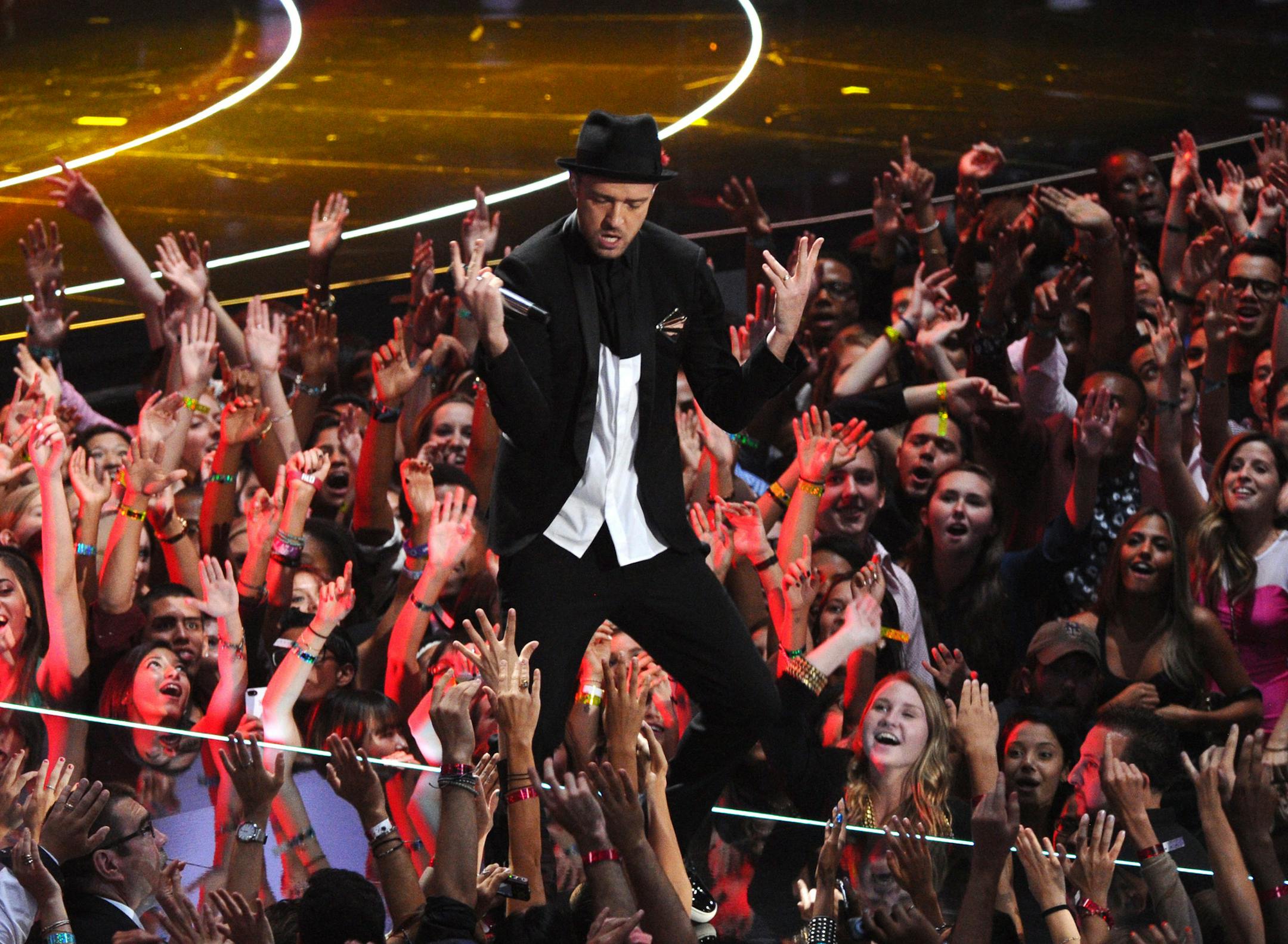 Justin Timberlake performs at the MTV Video Music Awards on Sunday, Aug. 25, 2013, at the Barclays Center in the Brooklyn borough of New York. (Photo by Charles Sykes/Invision/AP)