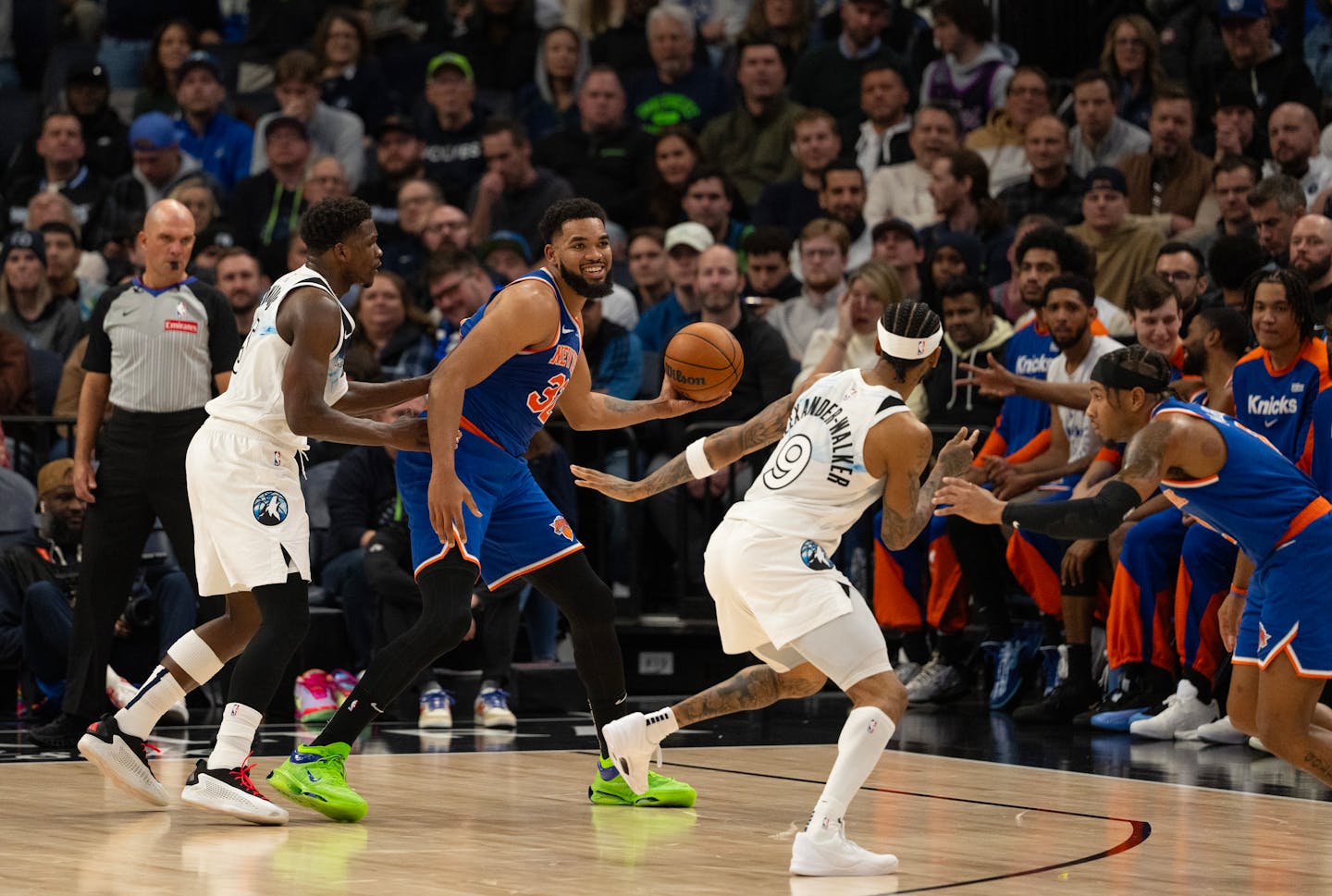 Timberwolves flop against Knicks, hear boos from a crowd reuniting with Karl-Anthony Towns