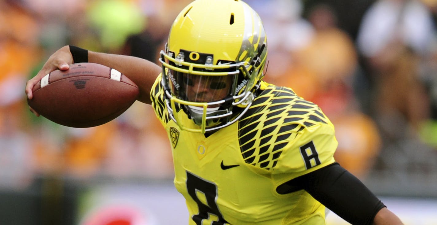 Oregon quarterback Marcus Mariota (8)