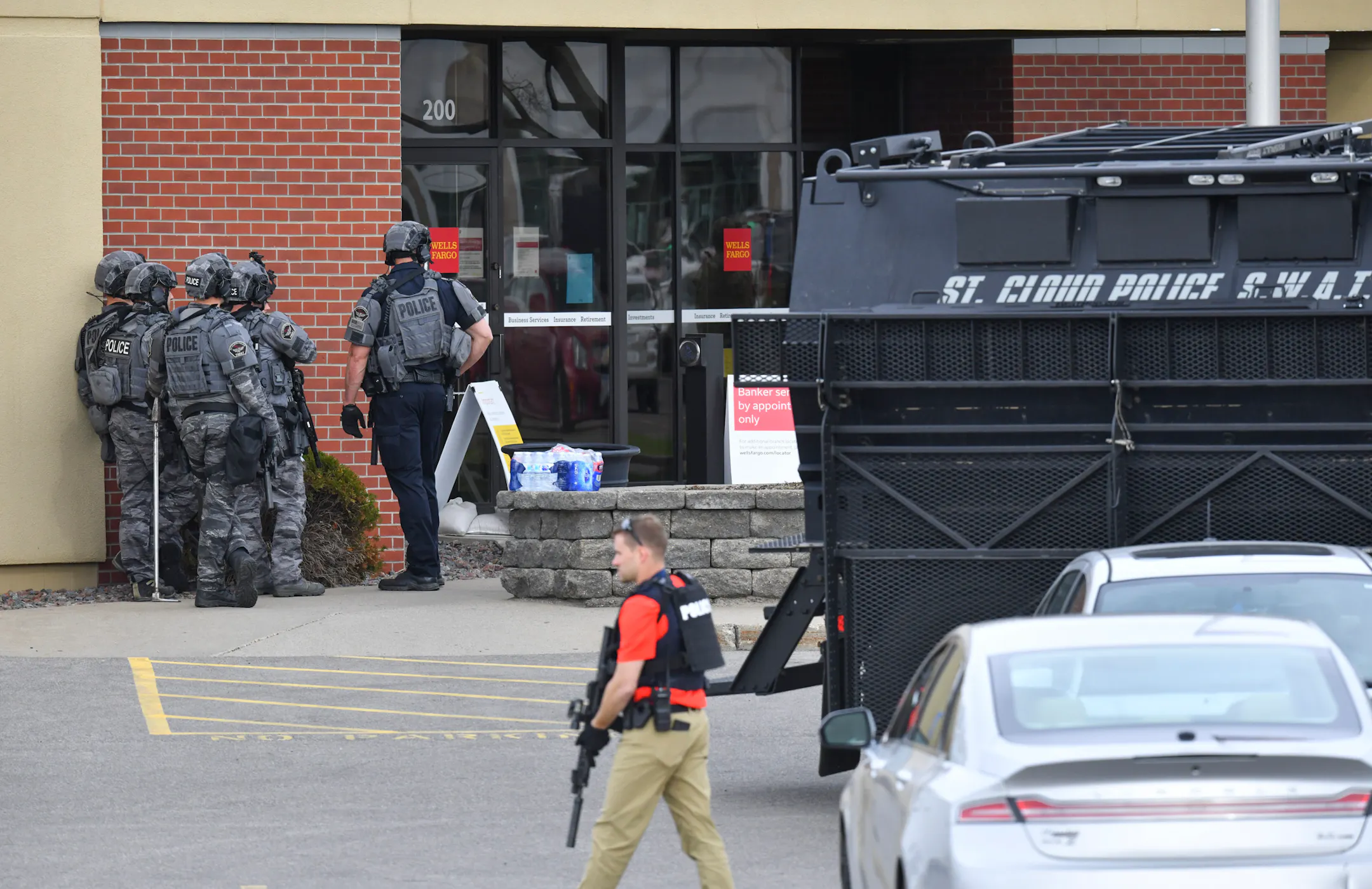 Hostages freed, suspect arrested after St. Cloud bank robbery standoff