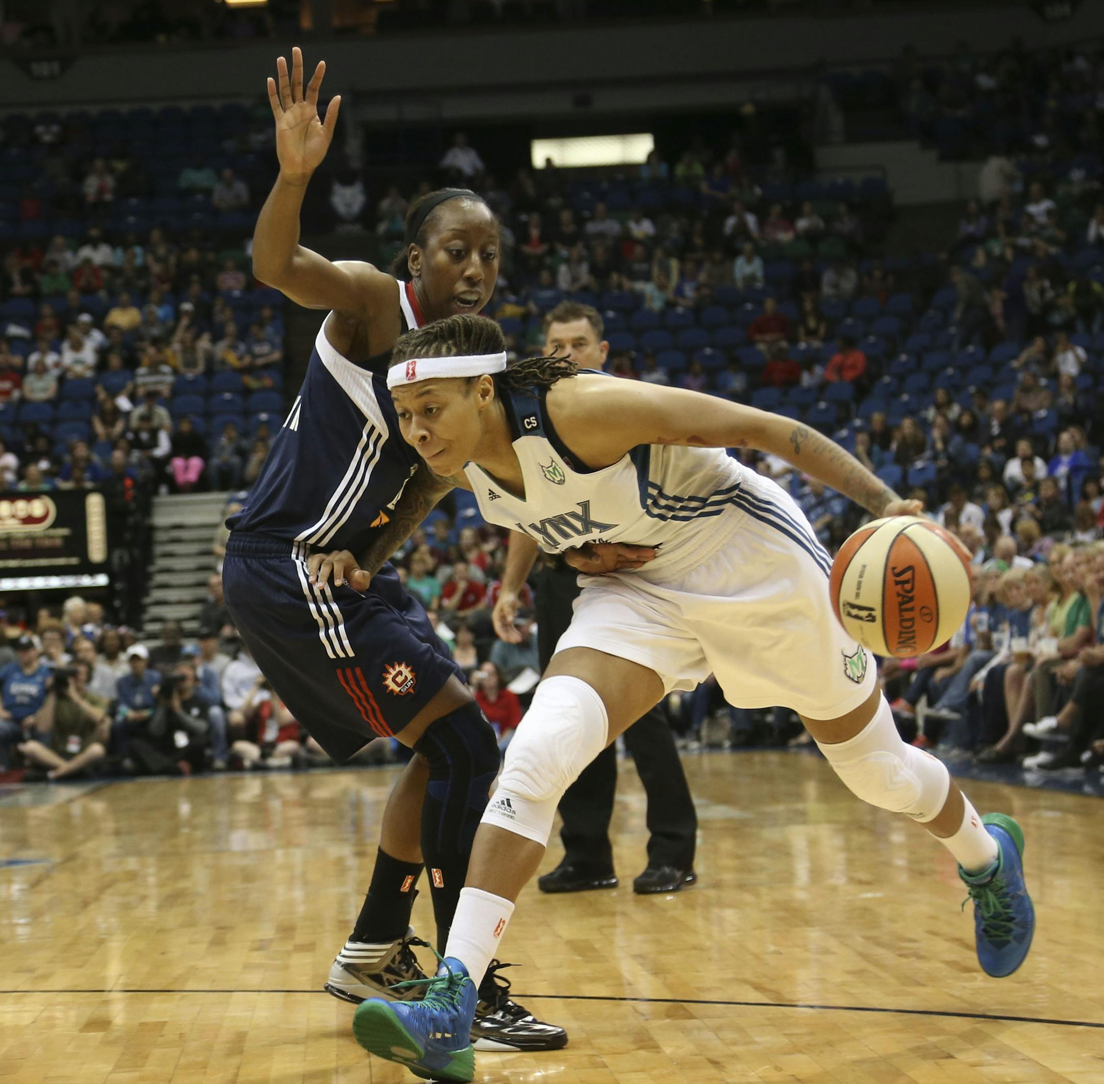 Lynx Seimone Augustus drove to the basket against Sun's Allison Hightowerl during first half action at Target Center in Minneapolis Min., Saturday, June 1, 2013 ] (KYNDELL HARKNESS/STAR TRIBUNE) kyndell.harkness@startribune.com