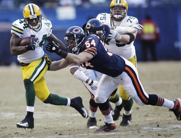 Chicago Bears linebacker Brian Urlacher (54) reaches out to tackle Green Bay Packers running back James Starks (44) during the second half of the NFC 