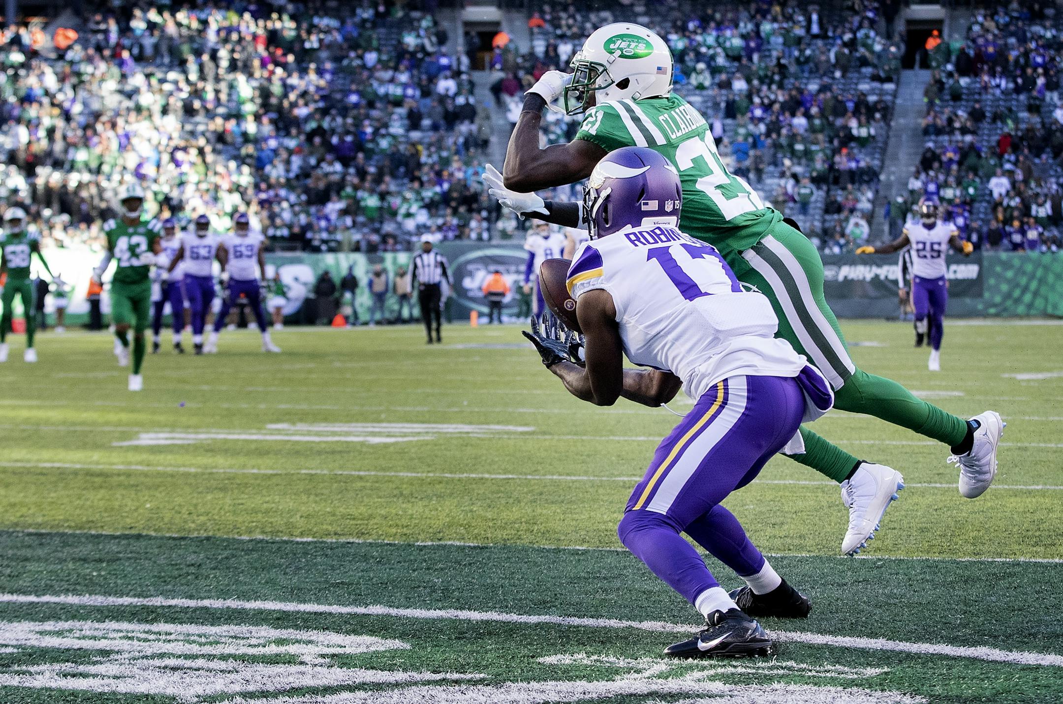 Aldrick Robinson caught a 34-yard touchdown pass from Kirk Cousins in the fourth quarter.
