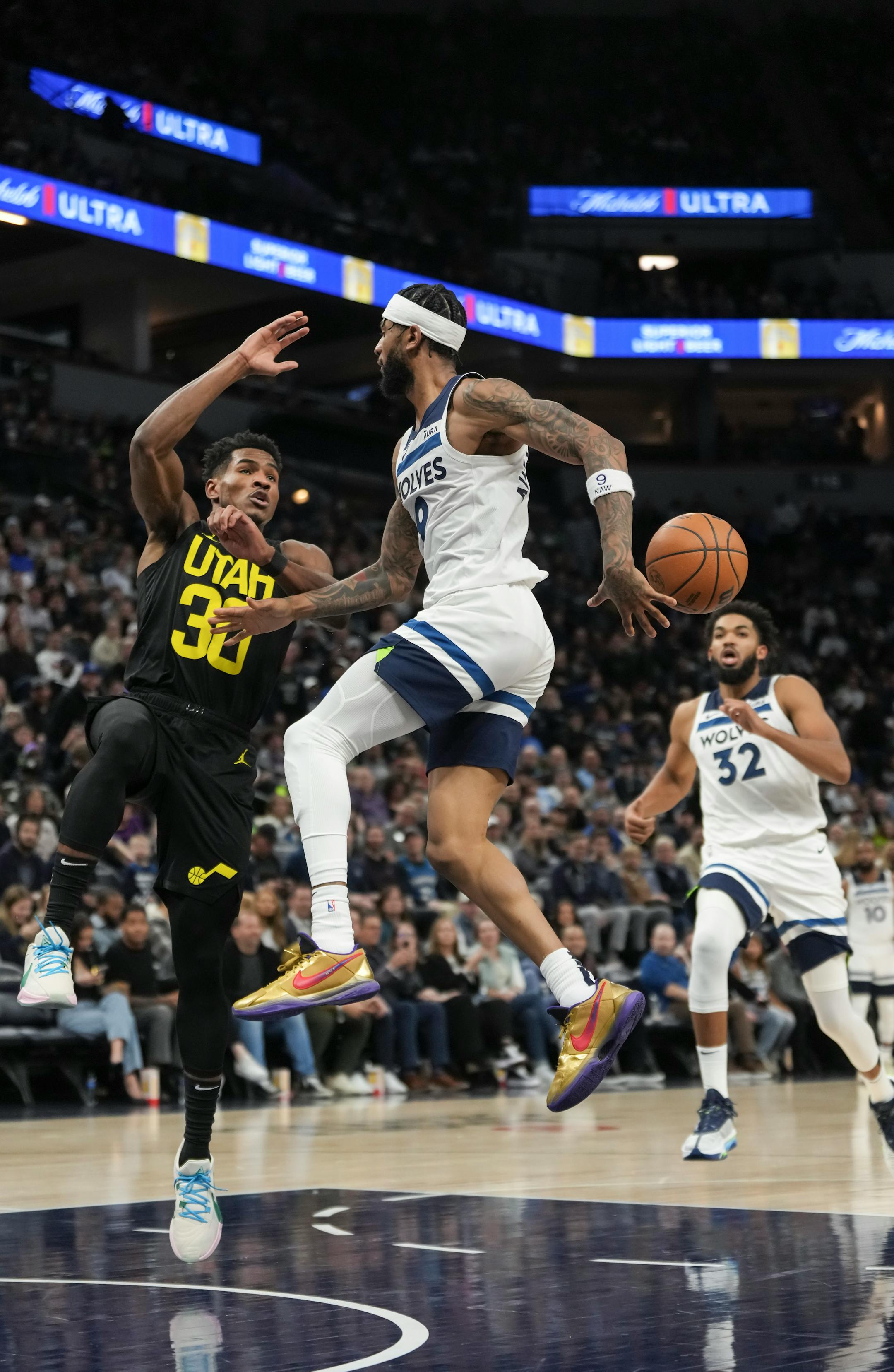 Minnesota Timberwolves guard Nickeil Alexander-Walker (9) pass the ball behind his to Minnesota Timberwolves center Karl-Anthony Towns (32) who scored in the second half. The Minnesota Timberwolves defeated the Utah Jazz 101-90 at Target Center on Thursday, Nov. 30, 2023 in Minneapolis, Minn. ] RENEE JONES SCHNEIDER • renee.jones@startribune.com