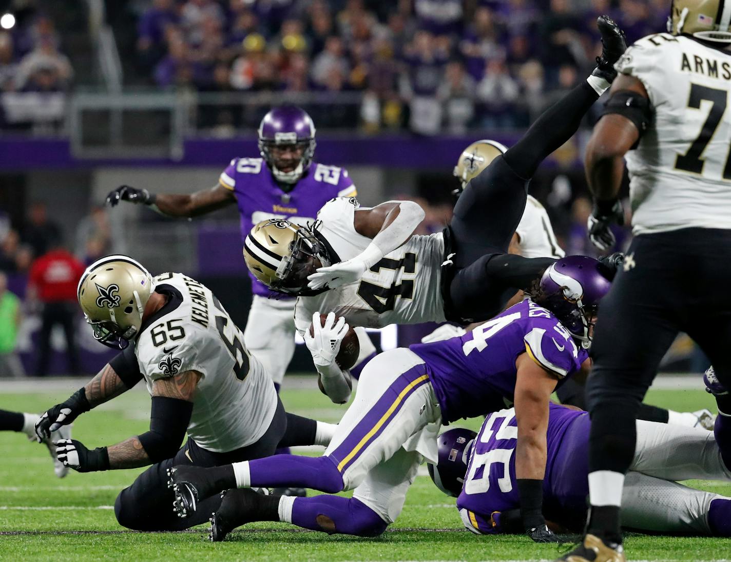 Saints running back Alvin Kamara (41) flips over Vikings middle linebacker Eric Hendricks in the second half.