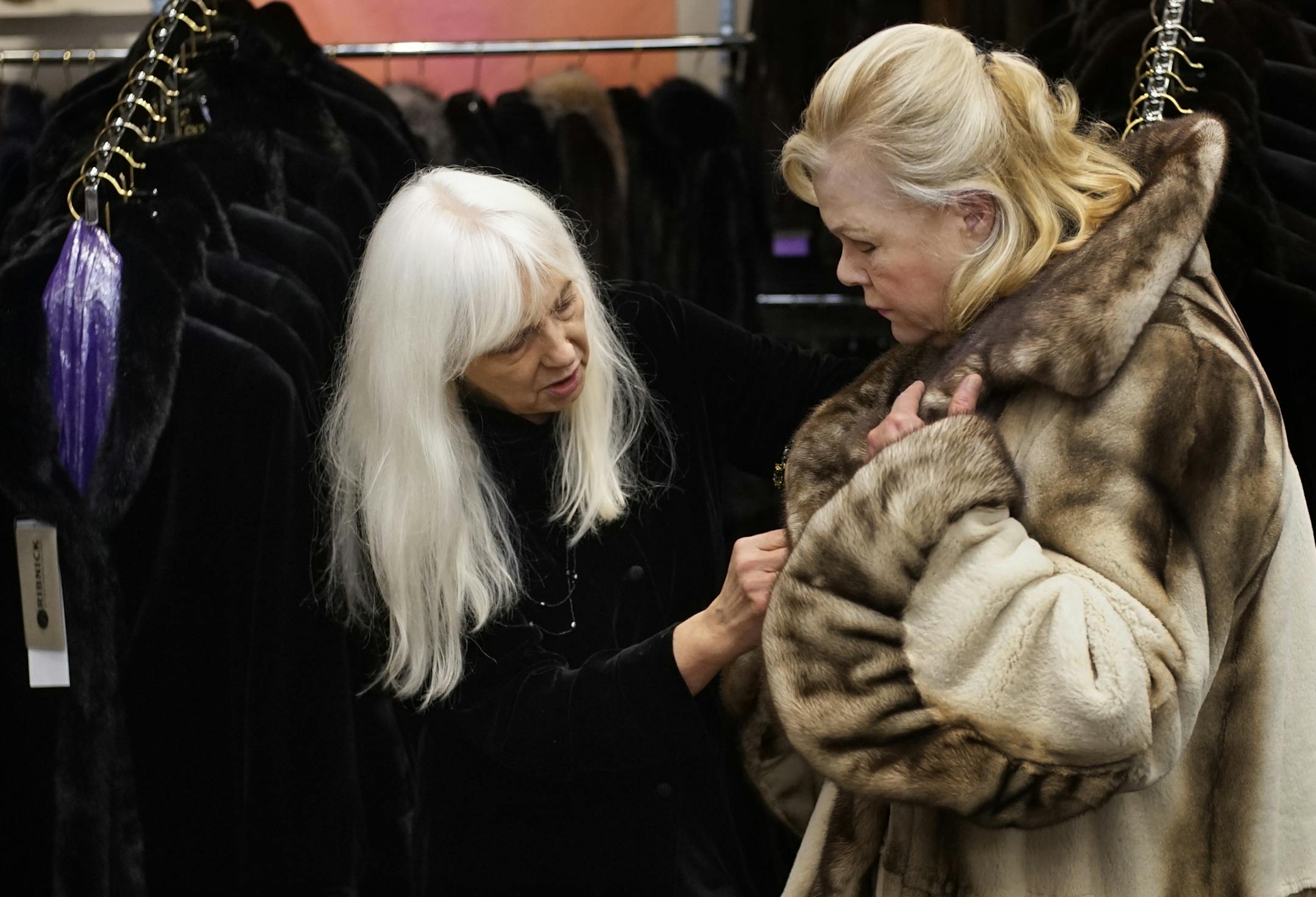 At Ribnick Furs and Leather, Christine Burtness helped Vicki Yungerberg try out $16,000 semi-sheared mink coat. An unseasonably warm and relatively snow-free holiday season has many retailers and apparel makers in Minnesota feeling Scrooged this season. Sales of winter coats, gloves, scarves and boots have plunged.] Richard Tsong-Taatarii/rtsong-taatarii@startribune.com