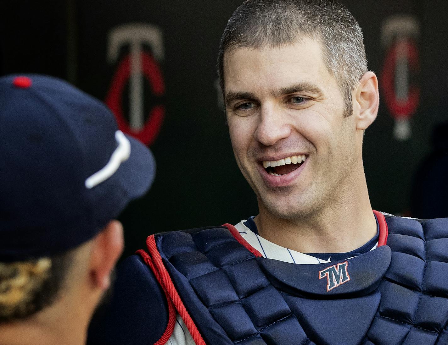 Minnesota Twins Joe Mauer was greeted by teammates after catching one pitch in the ninth inning. ] CARLOS GONZALEZ &#xef; cgonzalez@startribune.com &#xf1; September 30, 2018, Minneapolis, MN, Target Field, MLB, Minnesota Twins vs. Chicago White Sox