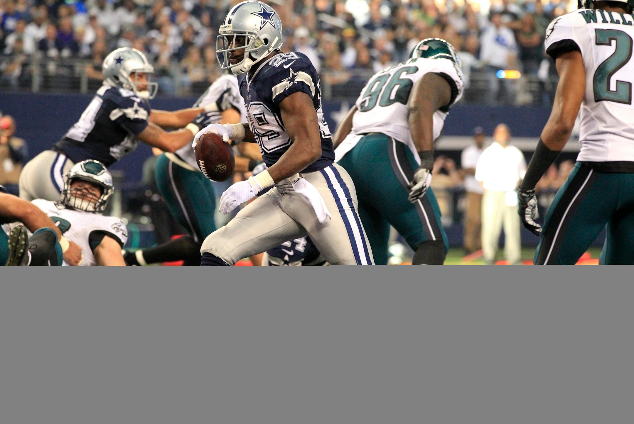 Dallas Cowboys running back DeMarco Murray (29) sprints into the end zone for a score during the first half of an NFL football game against the Philadelphia Eagles, Thursday, Nov. 27, 2014, in Arlington, Texas. (AP Photo/John F. Rhodes)