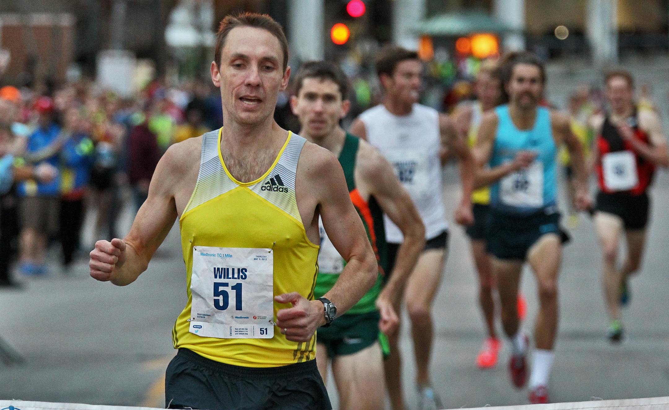 Nick Willis, a former Olympic silver medalist in the 1,500 meters, led the field at the TC 1-mile down Nicollet Mall on Thursday night.