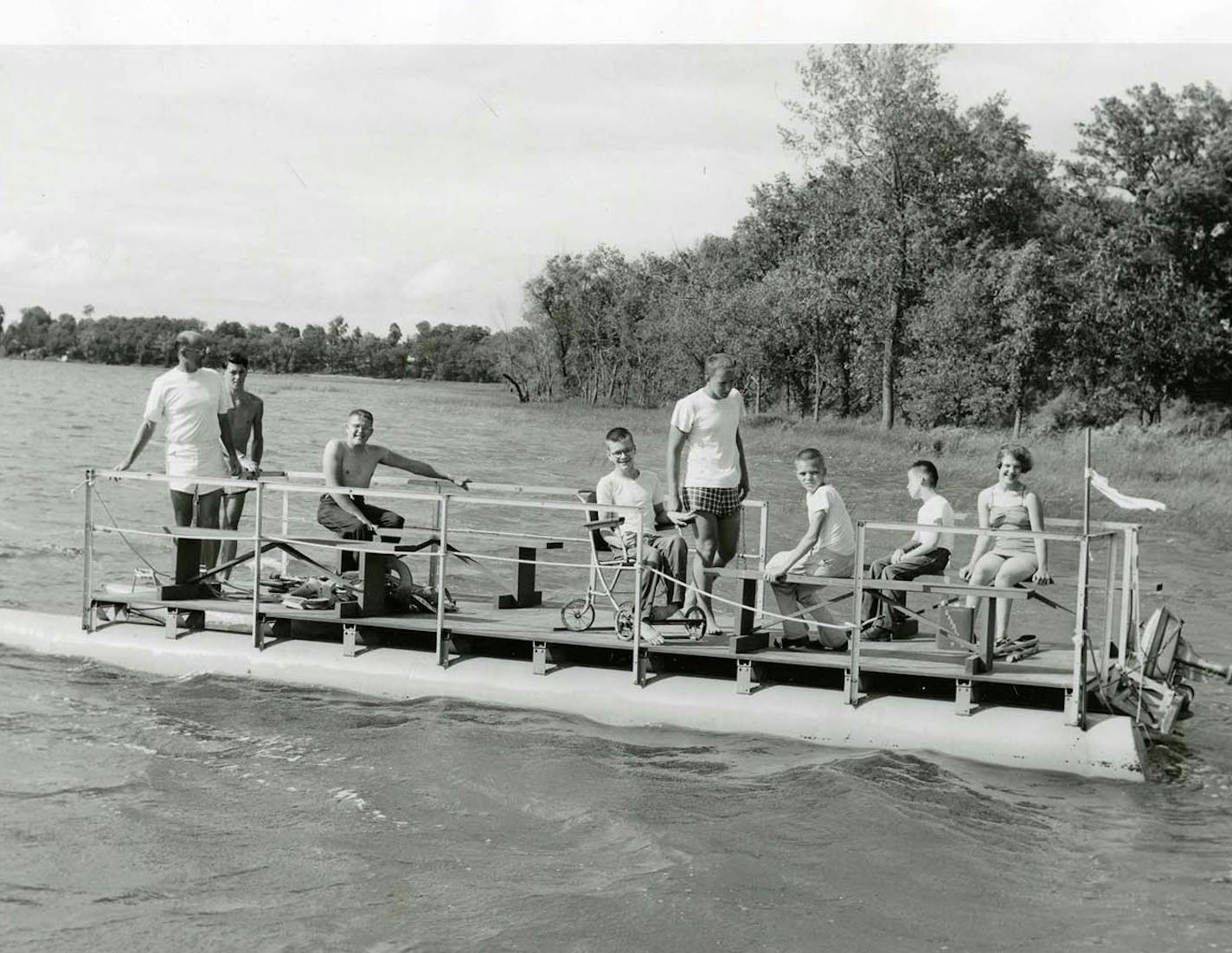 This pontoon is an upgraded version from the original prototypes completed in 1952. The photo was taken on Horseshoe Lake, south of Richmond, MN, ca 1957. The people are unidentified.