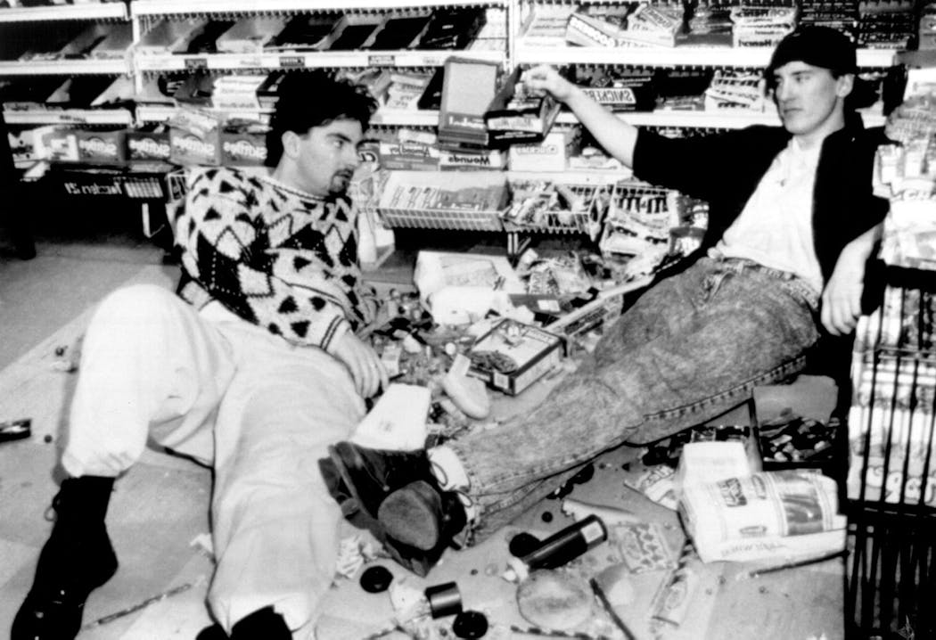 Brian O'Halloran and Jeff Anderson in Kevin Smith's 'Clerks.'