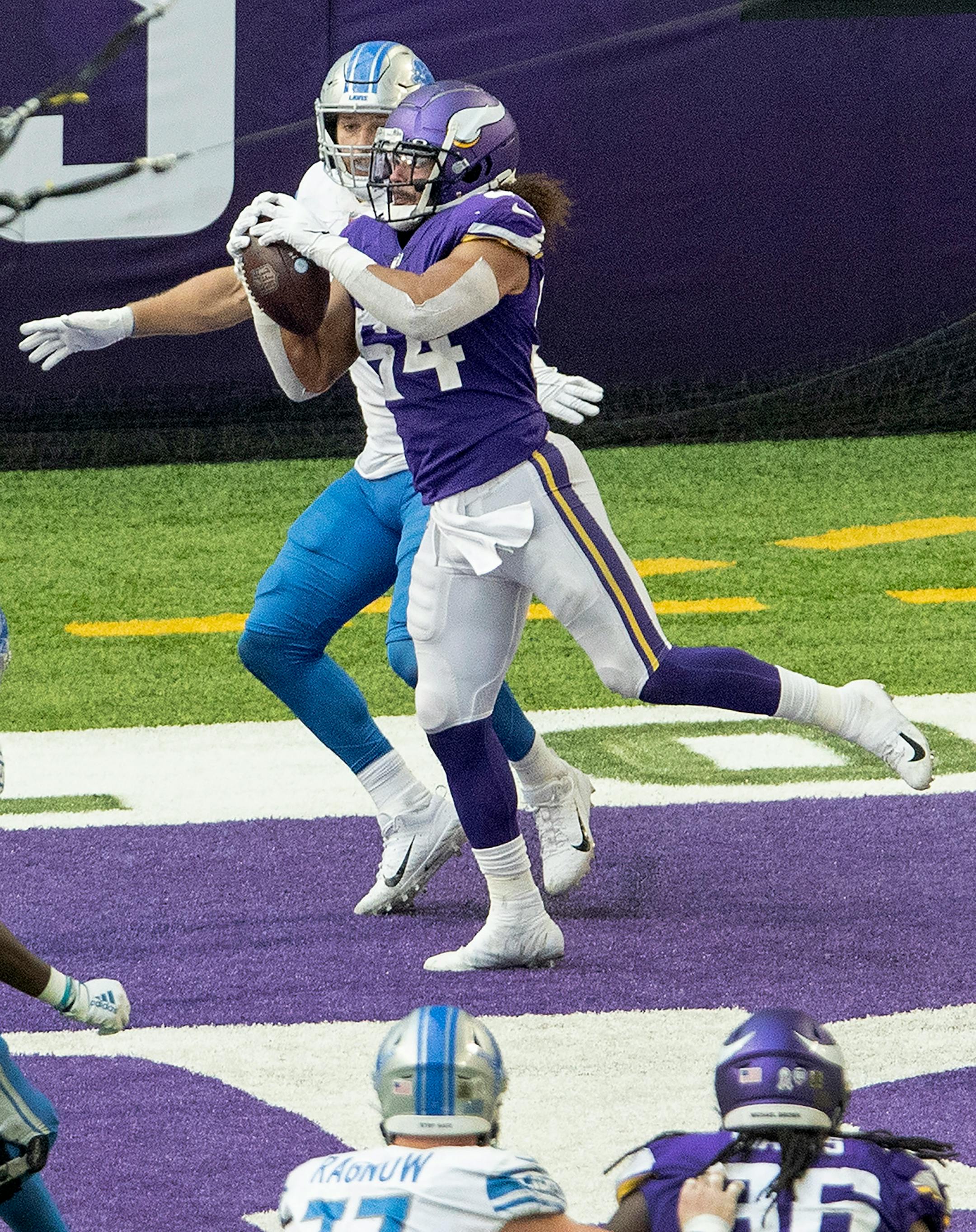 Minnesota Vikings linebacker Eric Kendricks (54) intercepted a pass in the third quarter.