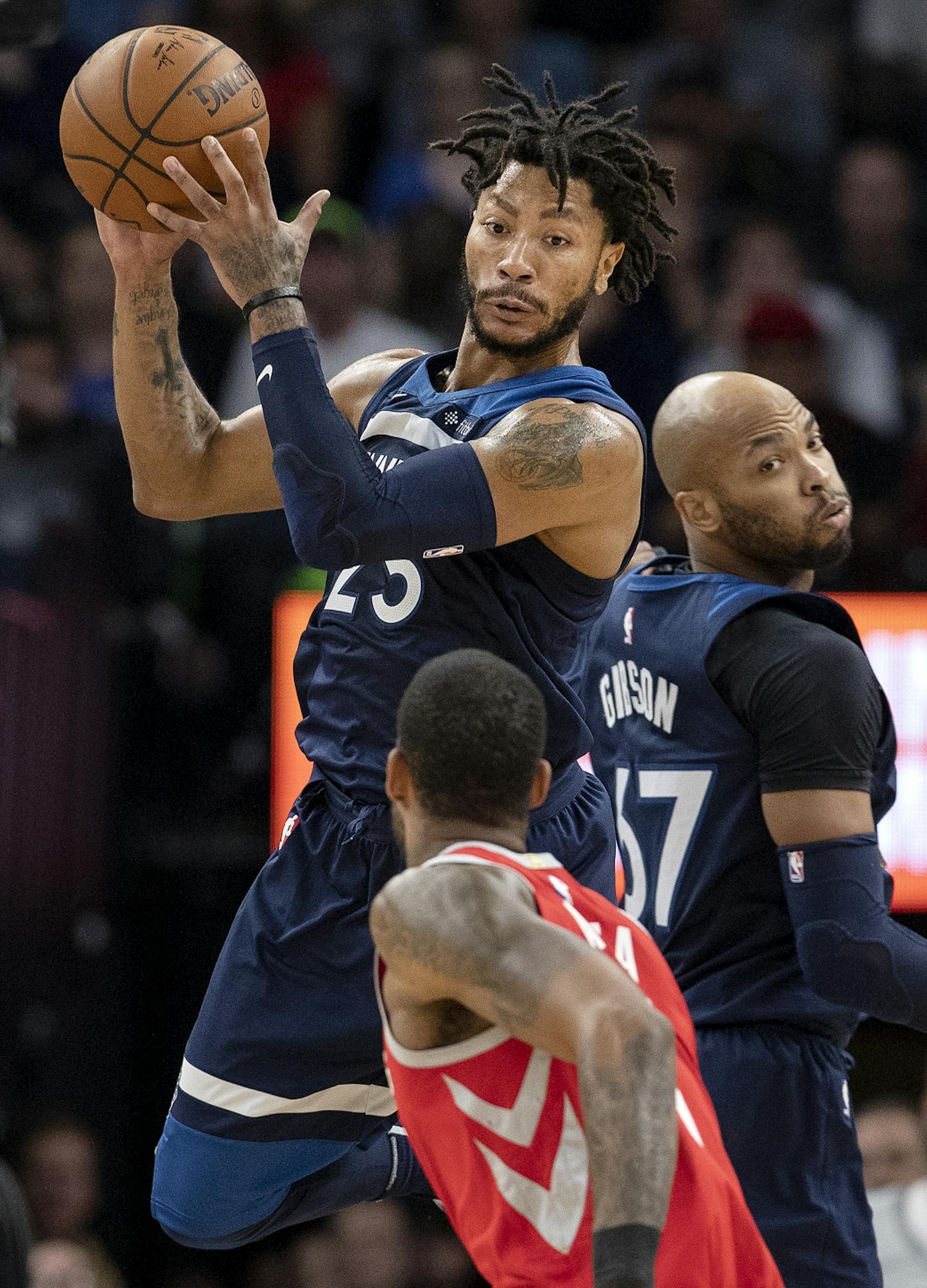 Minnesota Timberwolves Derrick Rose grabbed a rebound in the second quarter.