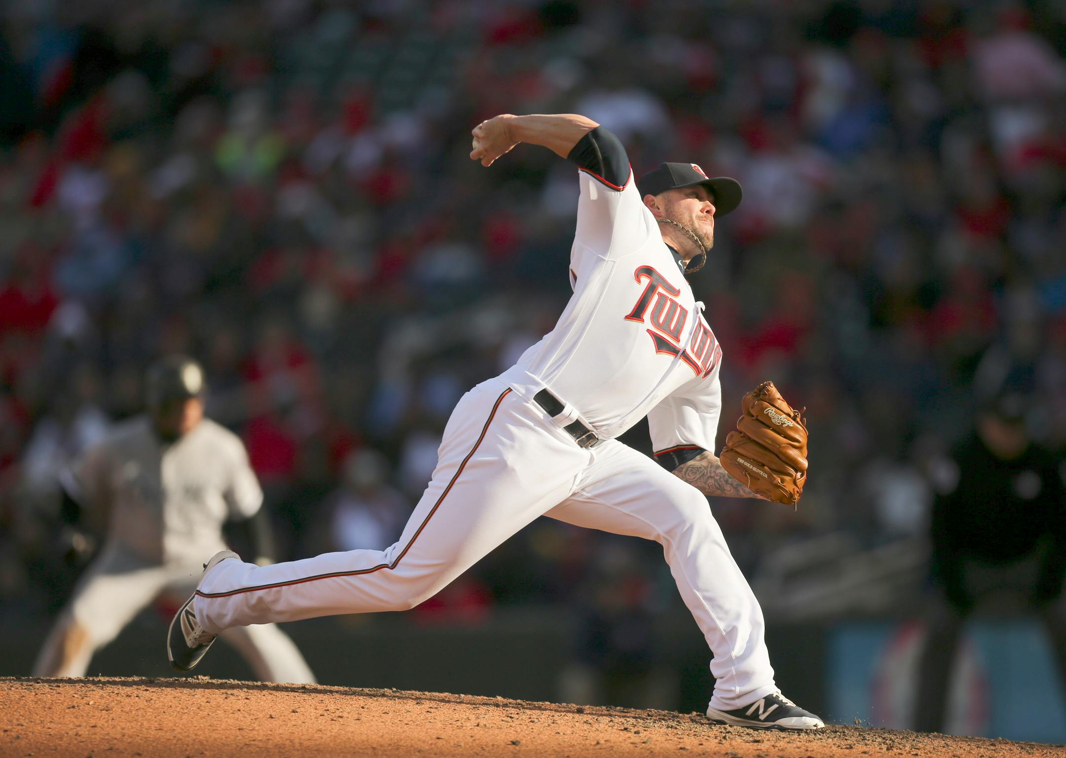 Twins relief pitcher Ryan Pressly throwing in relief agaisnt Chicago.