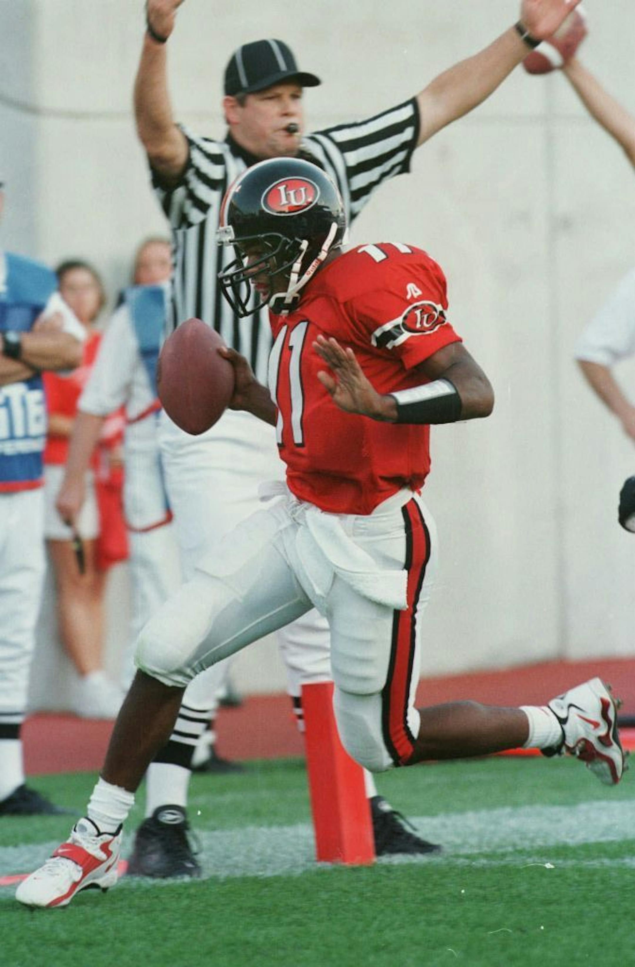 FILE--Indiana University freshman quarterback Antwaan Randle El ends a 10-yard touchdown run Sept. 12, 1998 against Western Michigan. Randle El powered the Hoosiers in his first game with 385 passing yards, including three touchdowns, and 82 rushing yards and three more touchdowns. He was named Big 10 player of the week for his performance.