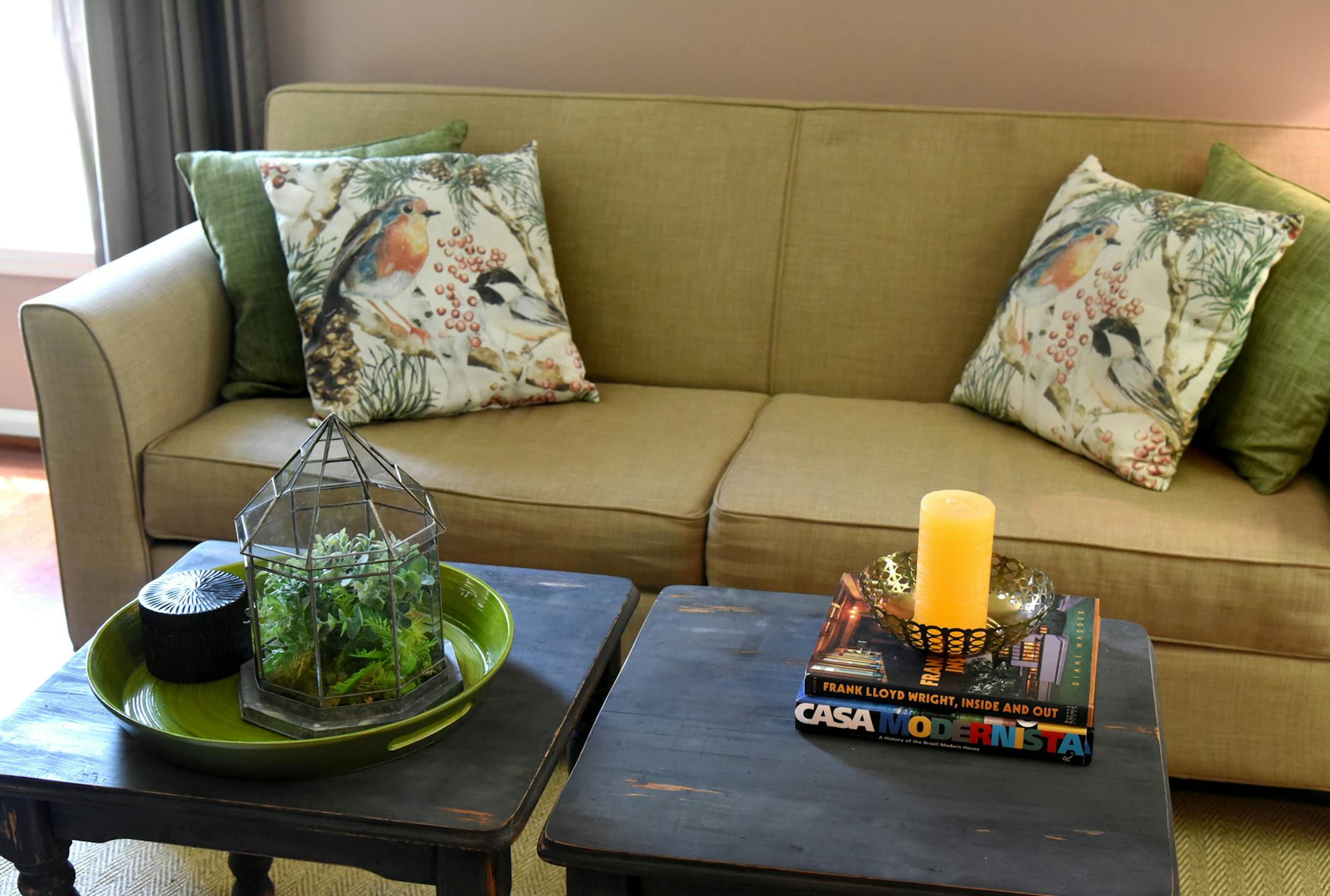 Jaclyn Riedel used lighter, neutral pieces in the home she staged in Columbia, Md. (Algerina Perna/Baltimore Sun/TNS) ORG XMIT: 1187003