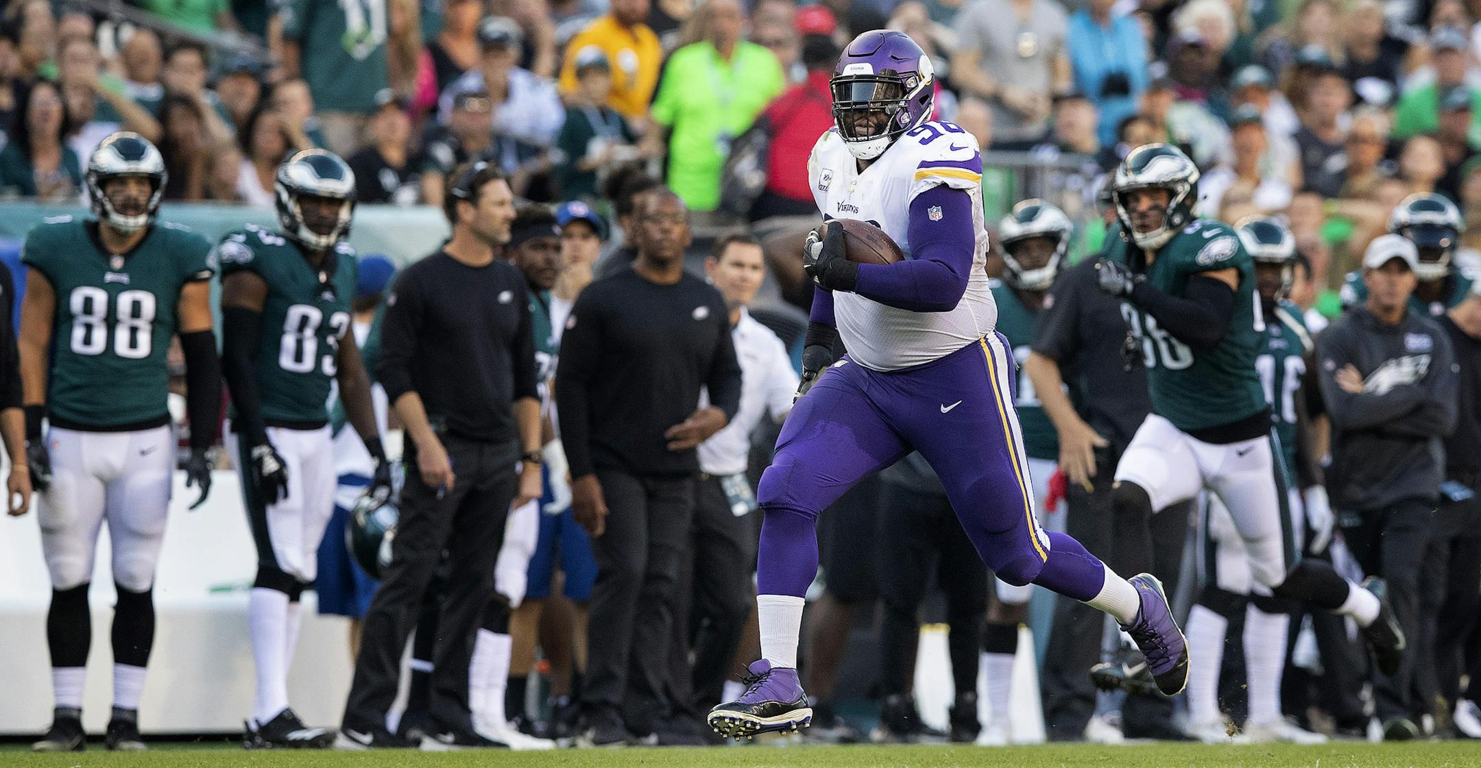 Linval Joseph (98) returned a fumble 64-yards for a touchdown in the second quarter. ] CARLOS GONZALEZ ï cgonzalez@startribune.com ñ October 7, 2018, Philadelphia, PA, Lincoln Financial Field, NFL, Minnesota Vikings vs. Philadelphia Eagles
