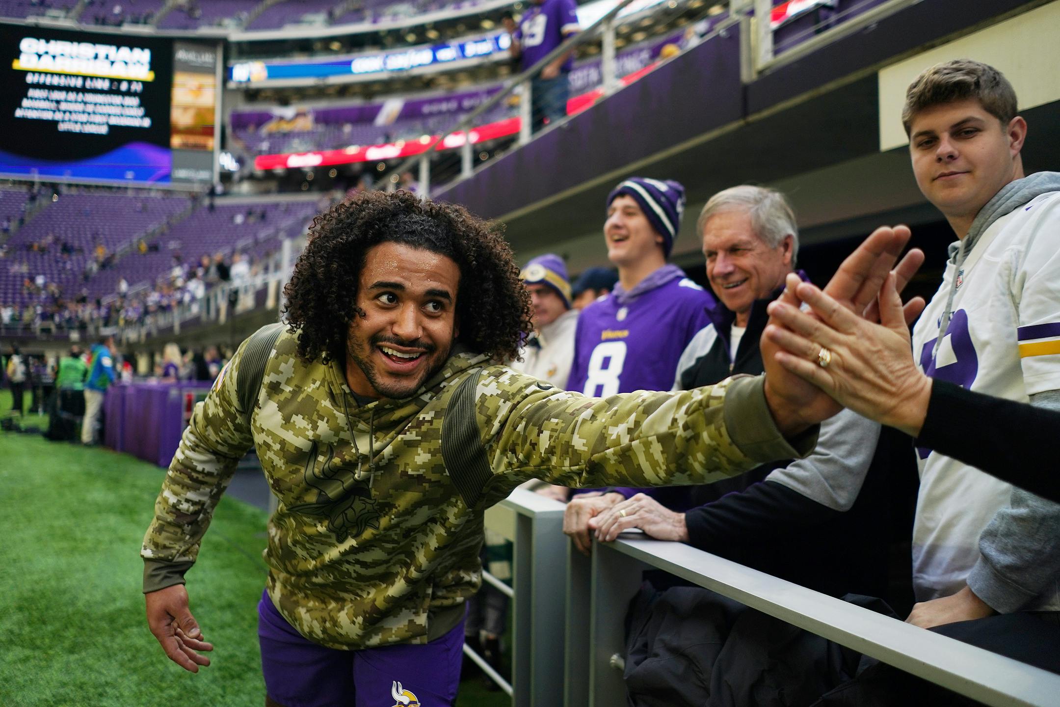 Minnesota Vikings middle linebacker Eric Kendricks (54) greeted fans on the field ahead of an NFL game between the Minnesota Vikings and the Green Bay Packers.
