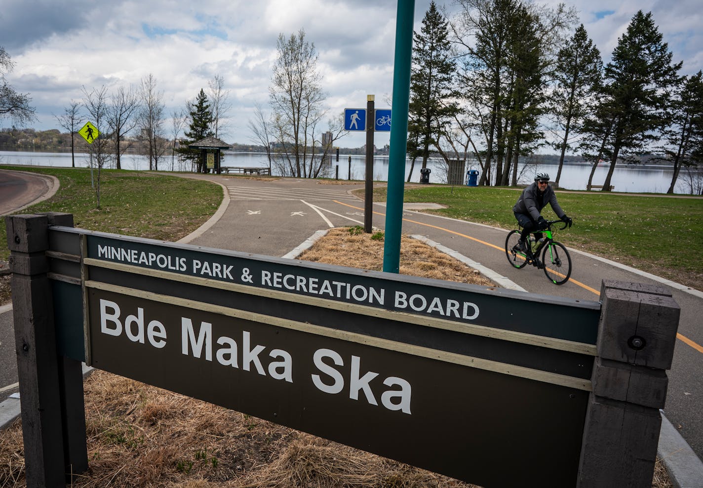 A sign for Bde Maka Ska near the south shore of the lake.