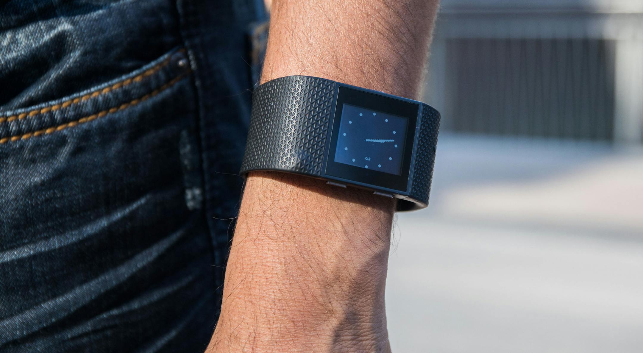 Gopi Doniparthi, 52, who works in Transunion walks along Riverwalk on Thursday, November 3, 2016 in Chicago, IL. He wears Fitbit and his goal is 40.000 steps a day. (Zbigniew Bzdak/Chicago Tribune/TNS) ORG XMIT: 1193870