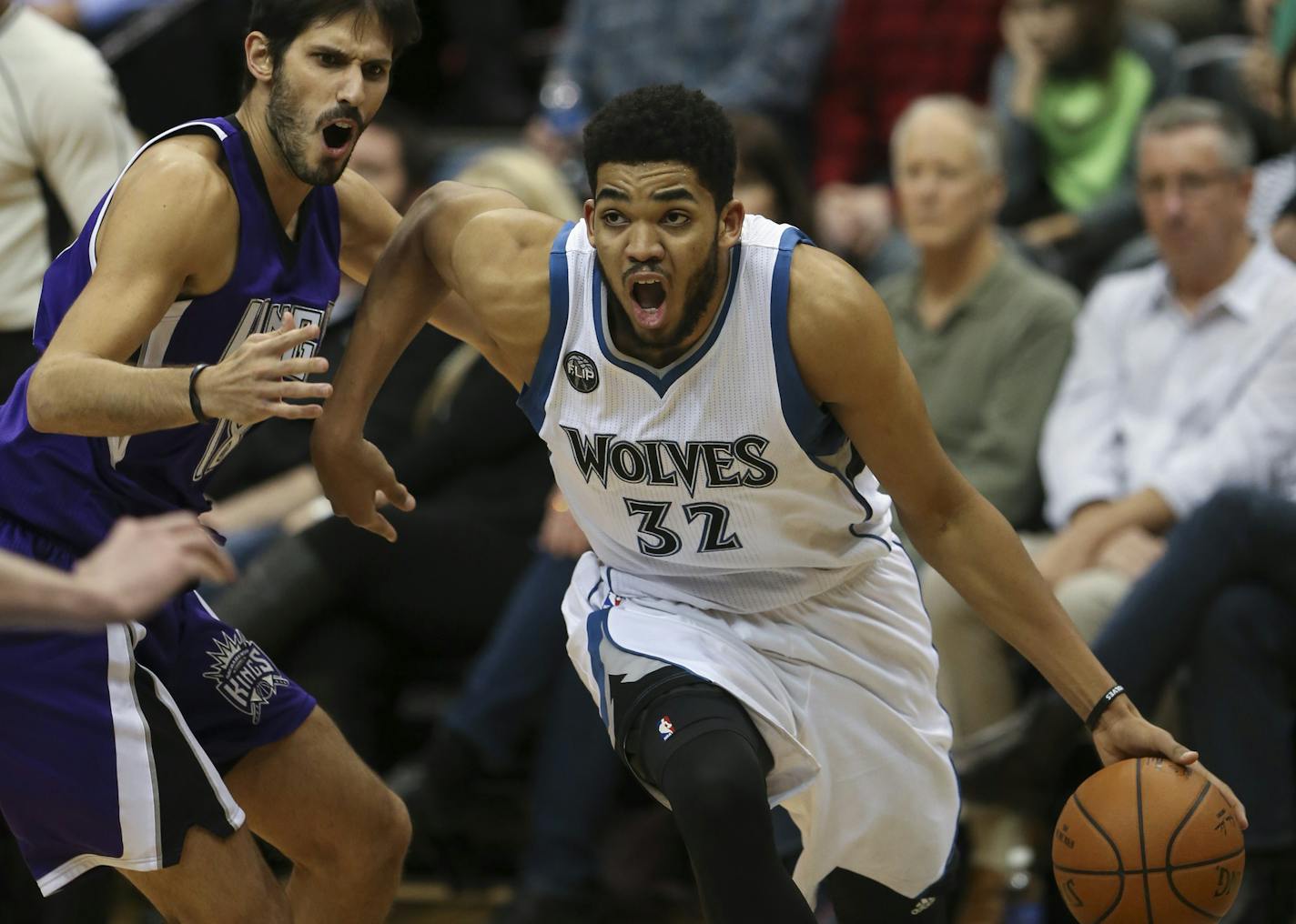 Timberwolves center Karl-Anthony Towns (32) drove around Sacramento Kings forward Omri Casspi (18) last month.