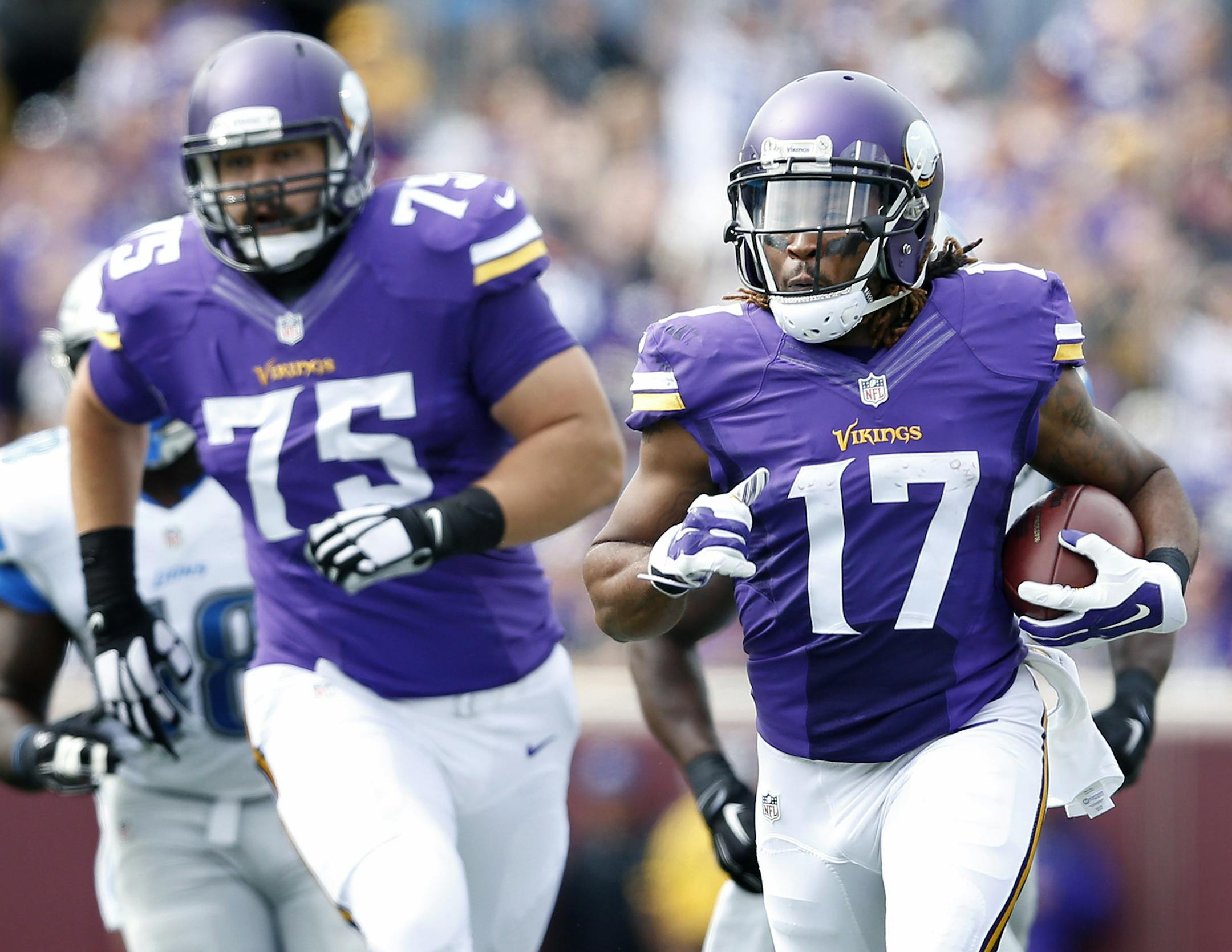 Minnesota Vikings Jarius Wright (17) ran with the ball for a 29-yard gain in the first quarter. ] CARLOS GONZALEZ cgonzalez@startribune.com - September 20, 2015, TCF Bank Stadium, Minneapolis, MN, NFL, Minnesota Vikings vs. Detroit Lions