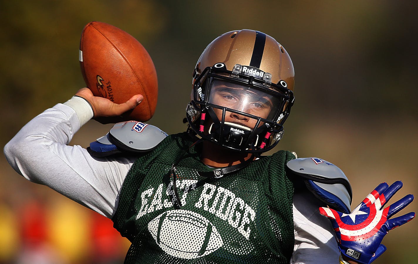 East Ride junior quarterback Seth Green practiced with the team at the school recently. ] JIM GEHRZ &#x201a;&#xc4;&#xa2; jgehrz@startribune.com / Minneapolis, MN / Oct. 8, 2014 / 12:00 PM / BACKGROUND INFORMATION: Spotlight game advance, East Ridge at Mounds View. Focus on East Ride junior QB Seth Green, set to announce his college choice next week.