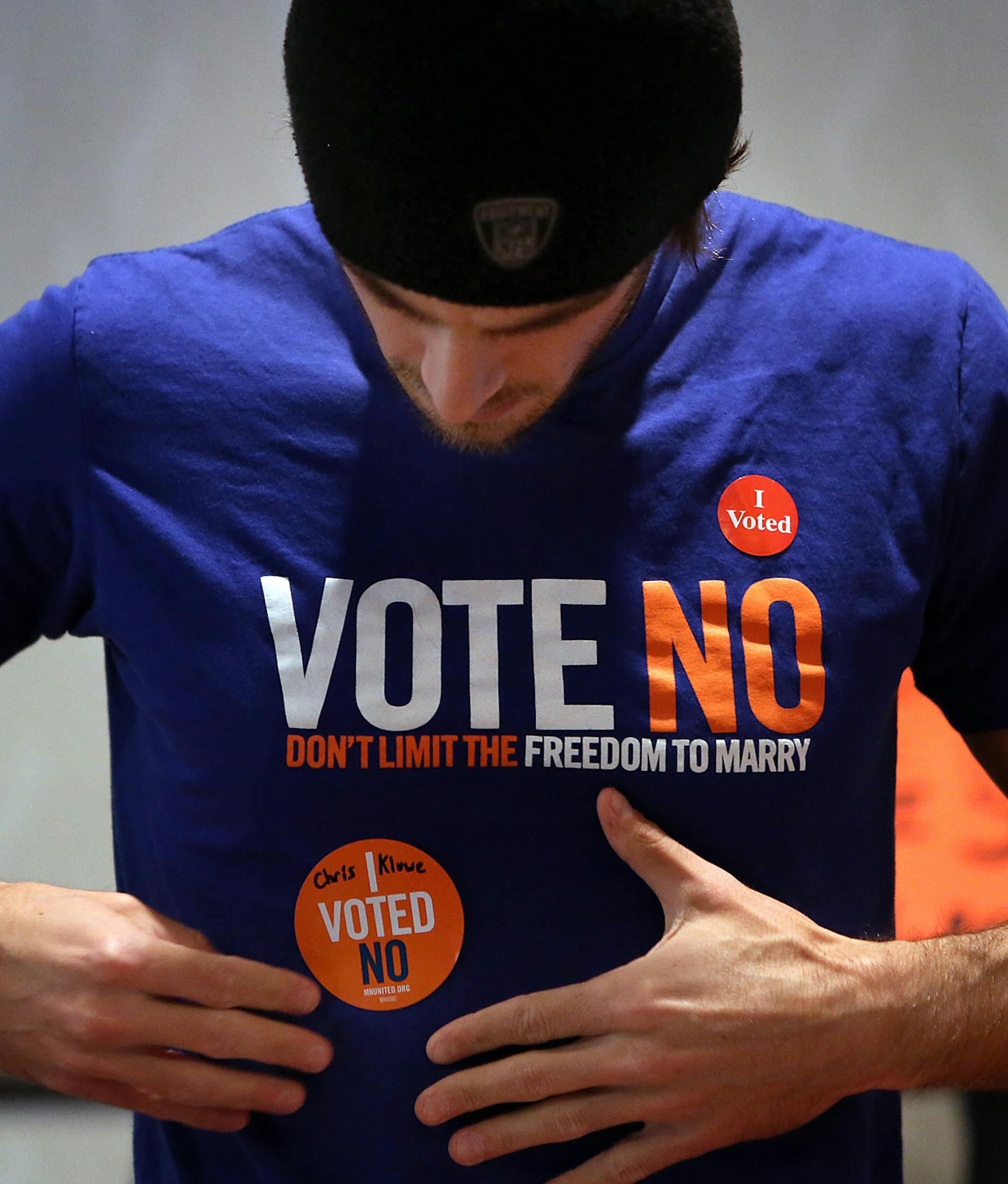 Minnesota Vikings punter Chris Kluwe joined volunteers from Minnesotans United for All Families at the University of Minnesota to encourage voters to register a ‚ÄúNo‚Äù vote on the marriage amendment. ] JIM GEHRZ ‚Ä¢ jgehrz@startribune.com Minneapolis, MN / November 6, 2012 ~11:00 AM ORG XMIT: MIN1211061543177537