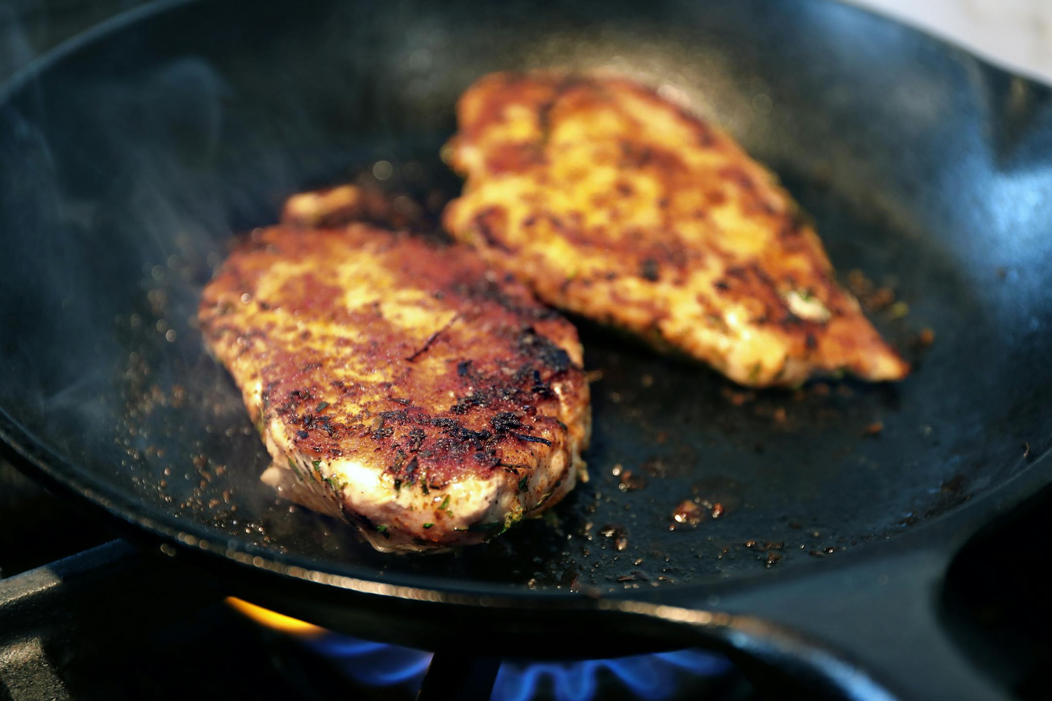 Quick-griddled chicken with herbs photographed in the Chicago Tribune studio on Wednesday, Aug. 21, 2019. (Terrence Antonio James/Chicago Tribune/TNS) ORG XMIT: 1424735