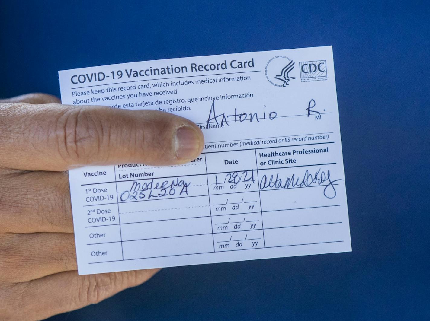 Former Los Angeles Mayor Antonio Villaraigosa holds his vaccination card after receiving his first shot of the Moderna COVID-19 vaccination in January 2021. (Allen J. Schaben/Los Angeles Times/TNS) ORG XMIT: 23810342W