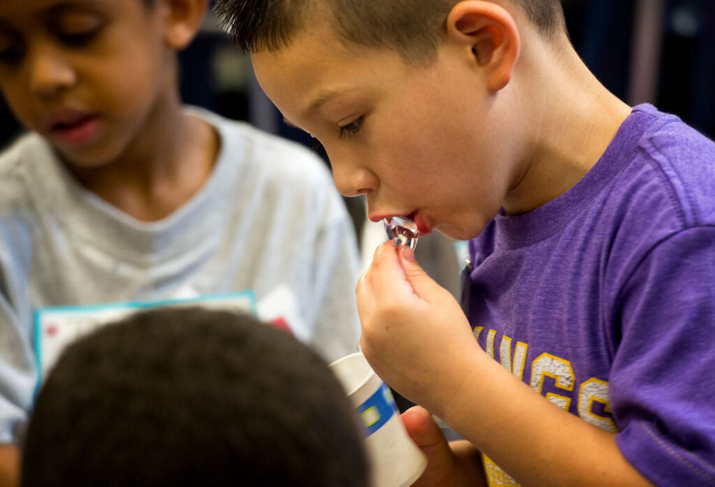 First grader Kevin Nielson rubbed an ice cube in his lips in his un air conditioned classroom where temperatures were in the mid 80s. Hiawatha Elementary School in Minneapolis is without air conditioning and struggled through the first day of classes with lots of bottled water, donated ice and popsicles, Monday, August 26, 2013 ] GLEN STUBBE * gstubbe@startribune.com