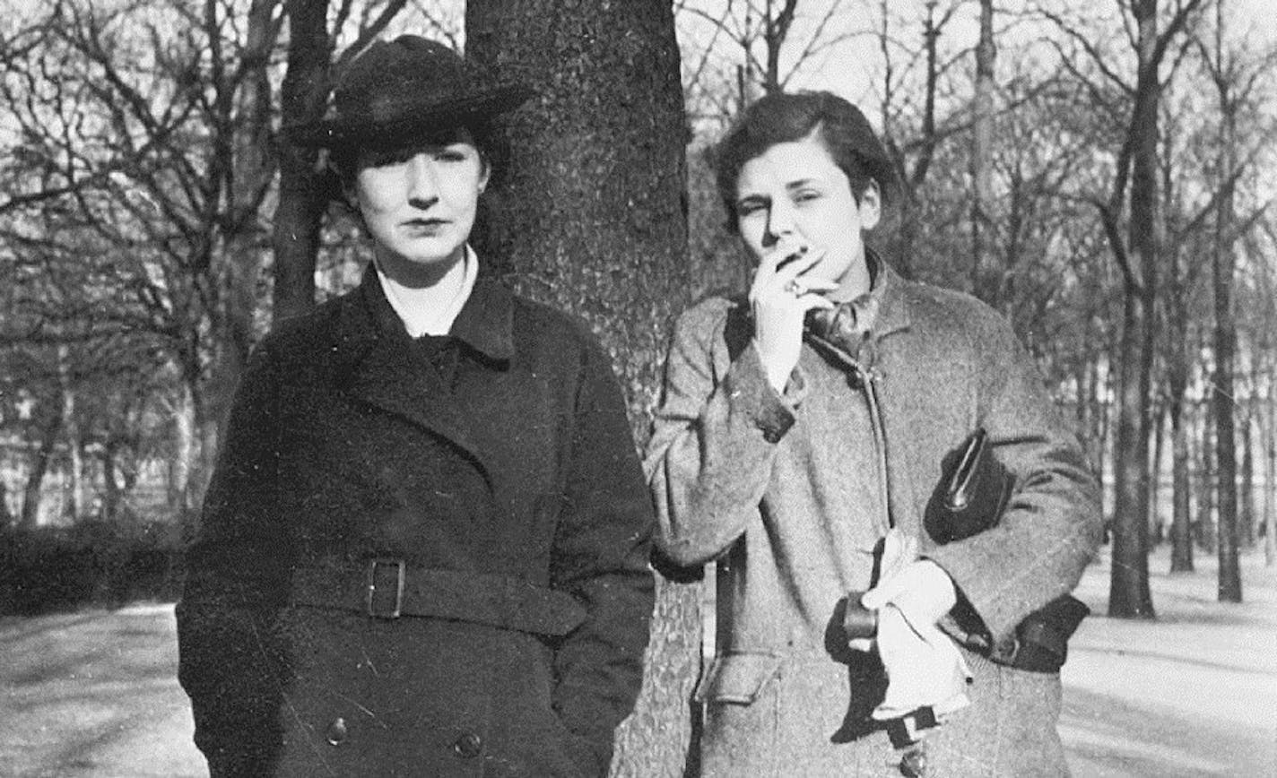 Louise Crane and Elizabeth Bishop in 1937.