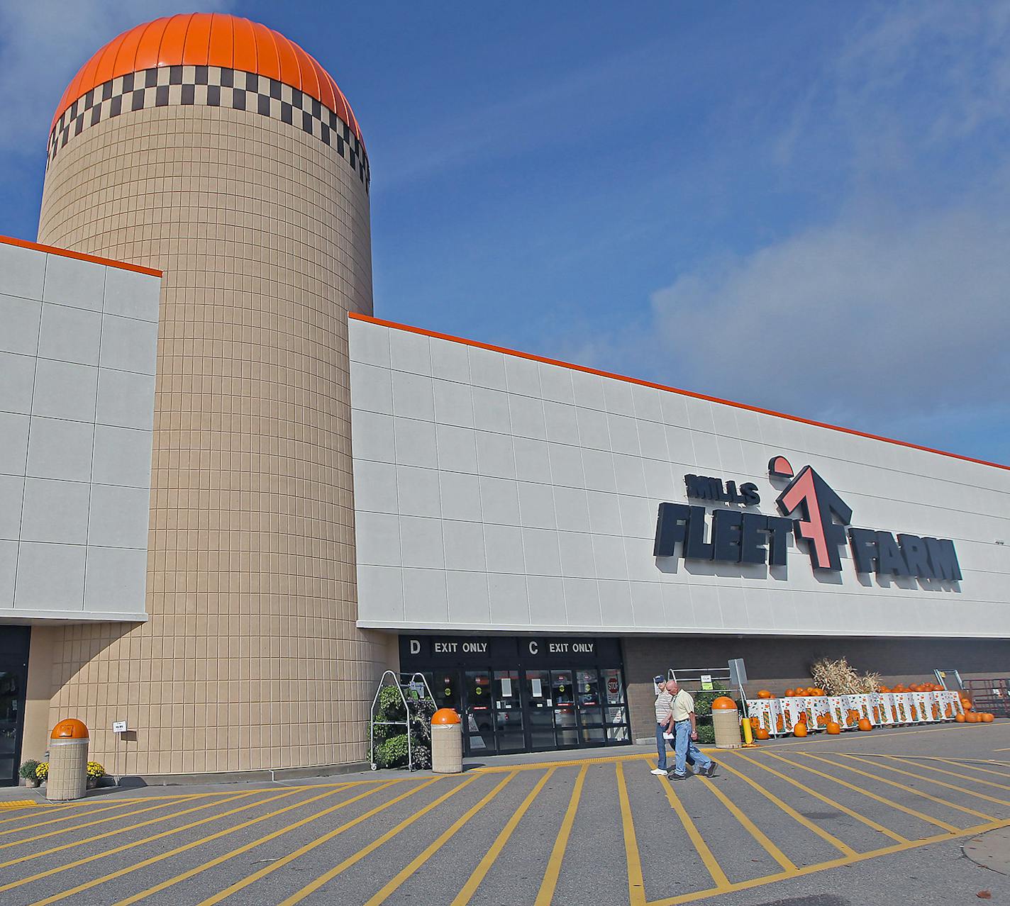 Patrons made their way into Mills Fleet Farm, Wednesday, October 8, 2015 in Blaine, MN. Brainerd-based Mills Fleet Farm announces that it is for sale. ] (ELIZABETH FLORES/STAR TRIBUNE) ELIZABETH FLORES &#xef; eflores@startribune.com