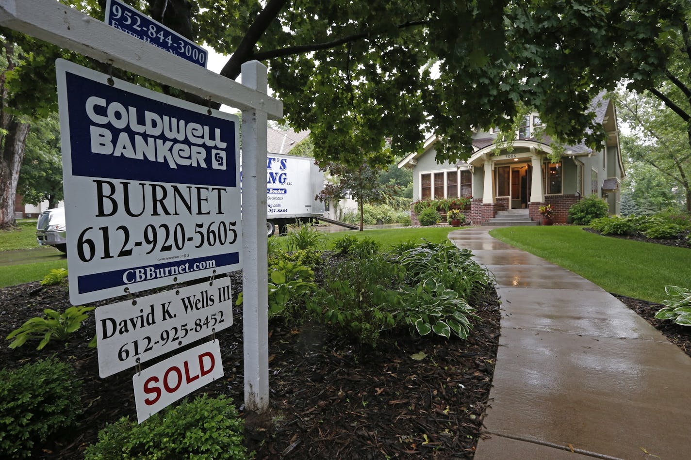 Movers carried out items from an Edina home in this file photo from July 2014 (FIle photo: Bruce Bisping/Star Tribune) ORG XMIT: MIN1407111611081253